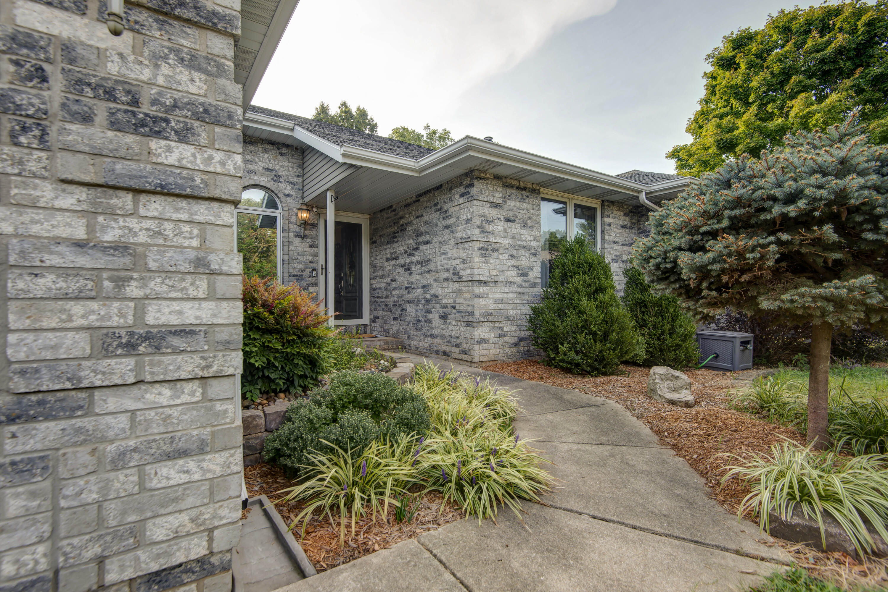 2736 South York Avenue Property Photo 2