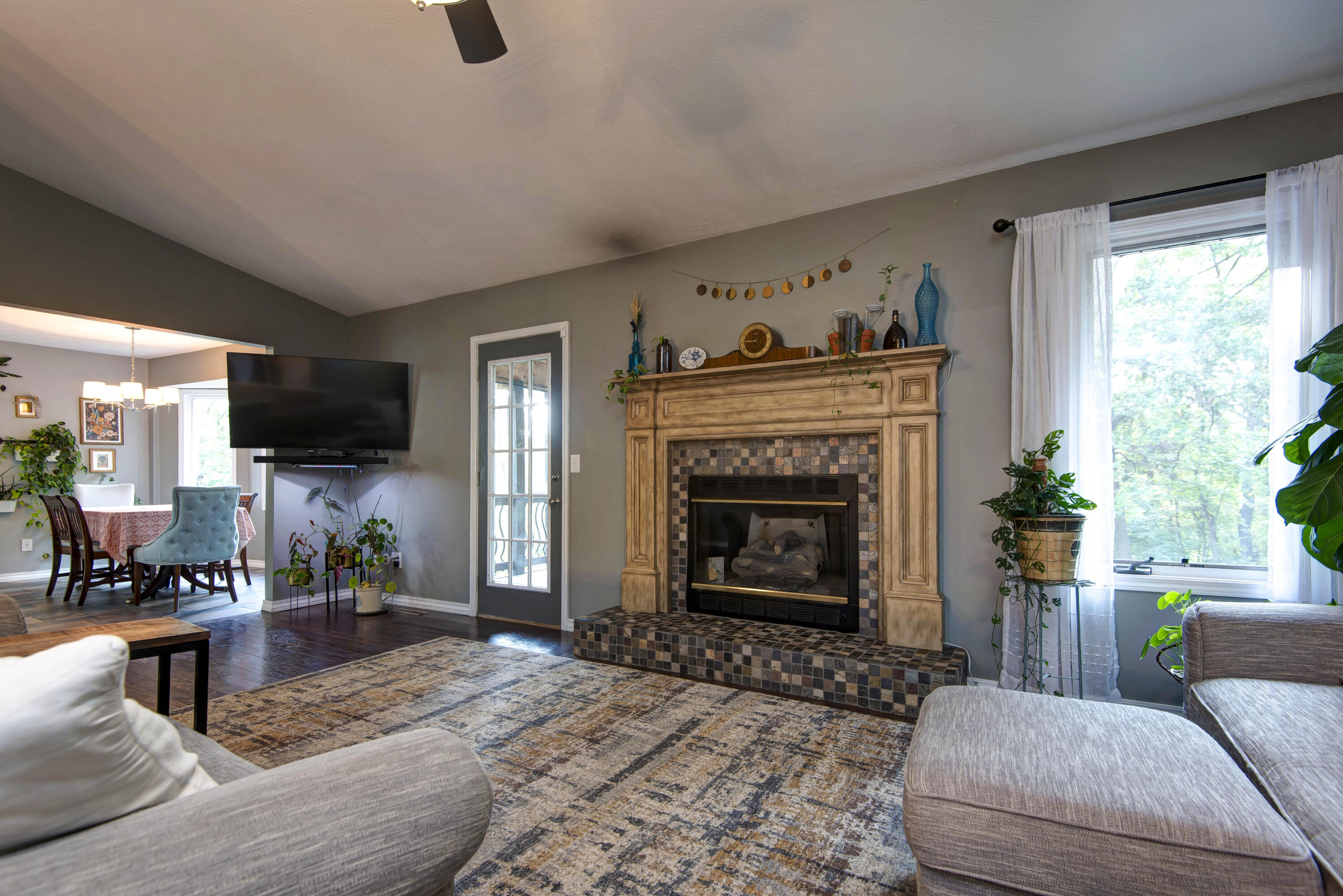 2736 South York Avenue Property Photo 3