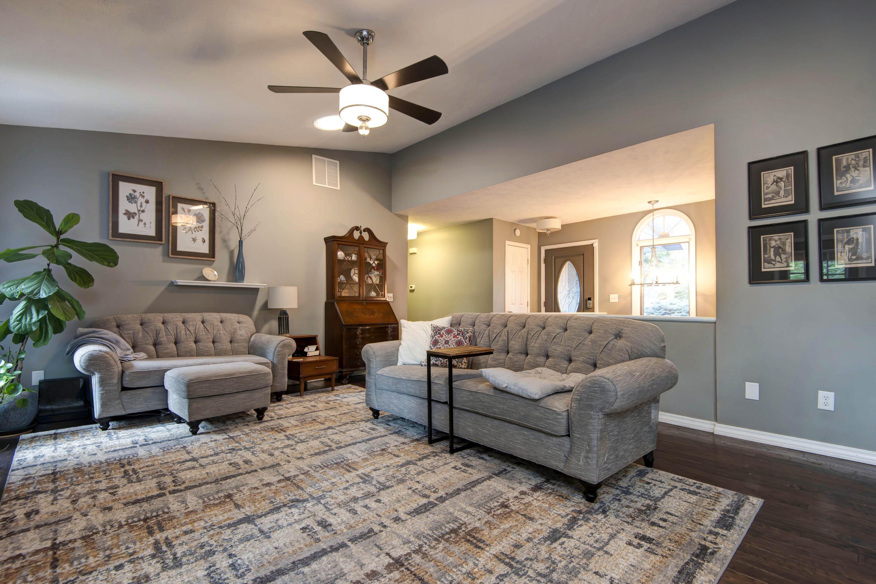 2736 South York Avenue Property Photo 5