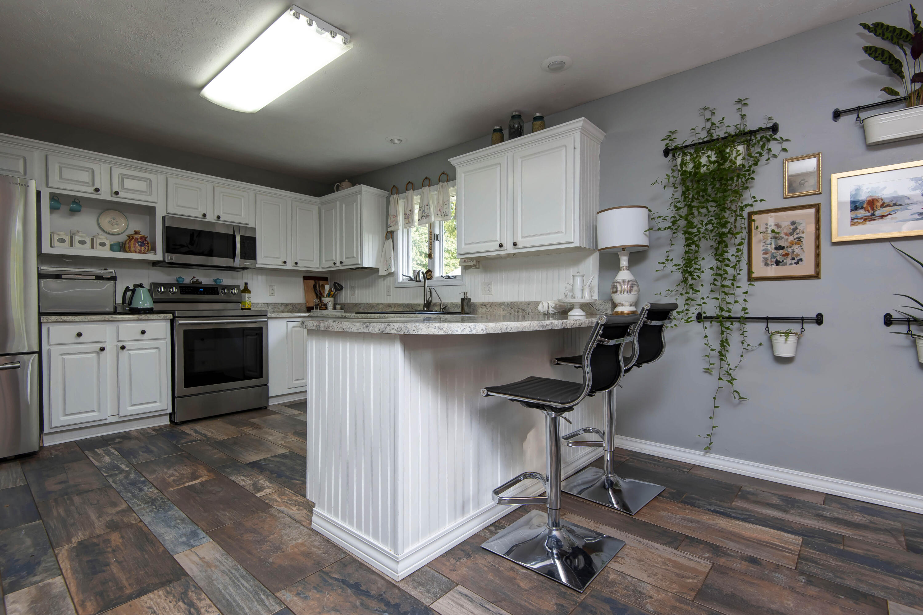 2736 South York Avenue Property Photo 6