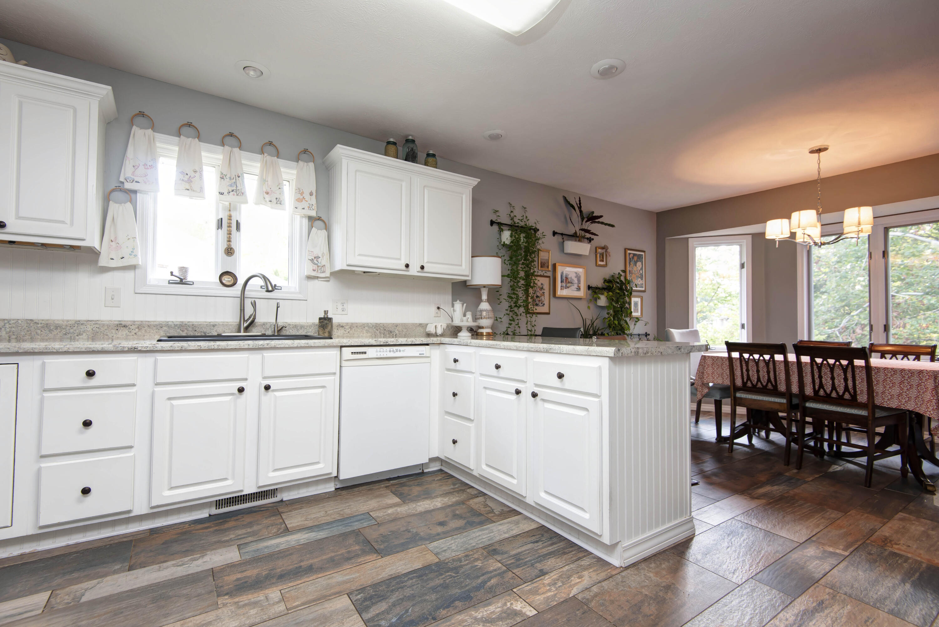 2736 South York Avenue Property Photo 7