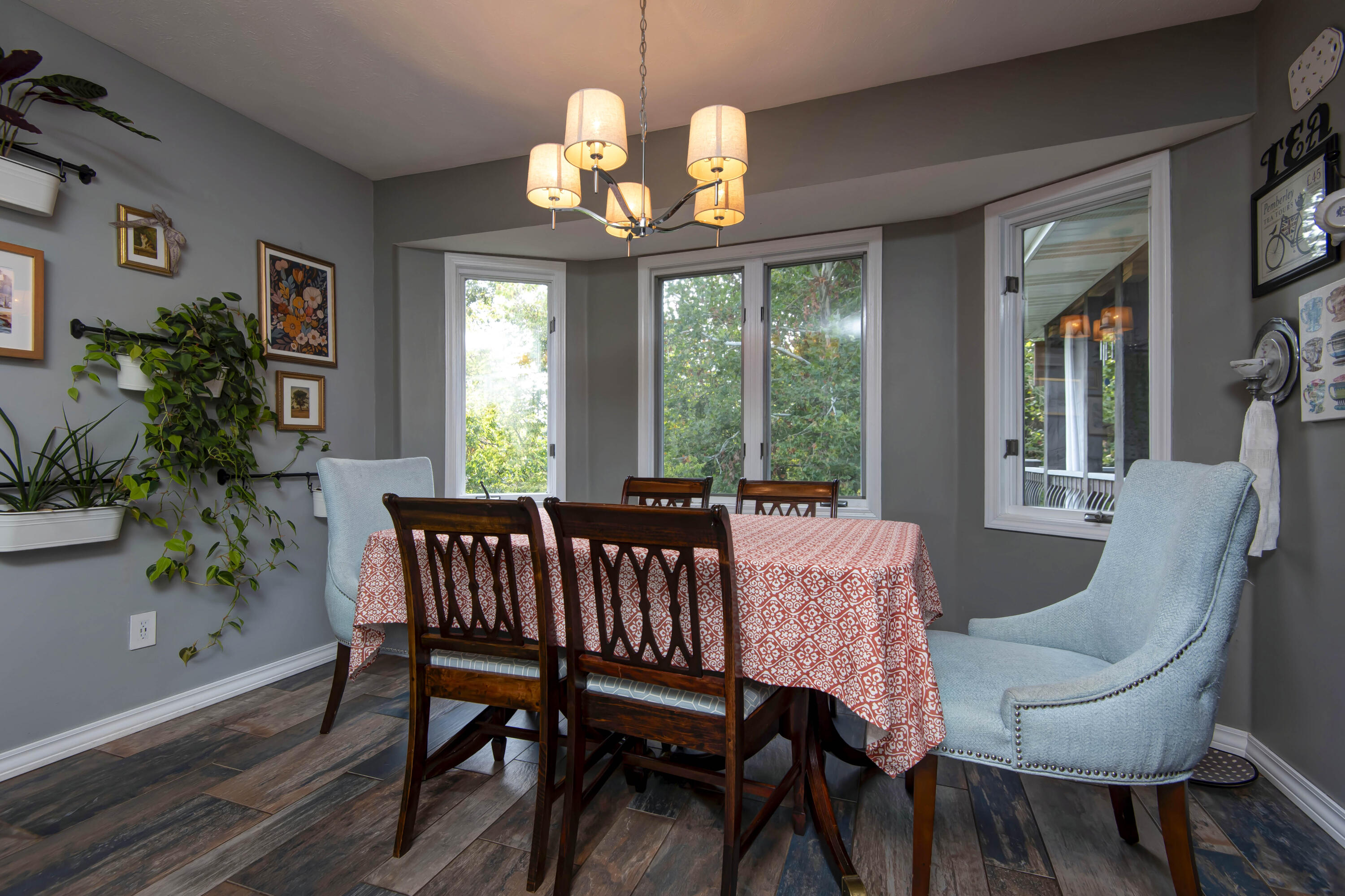 2736 South York Avenue Property Photo 9