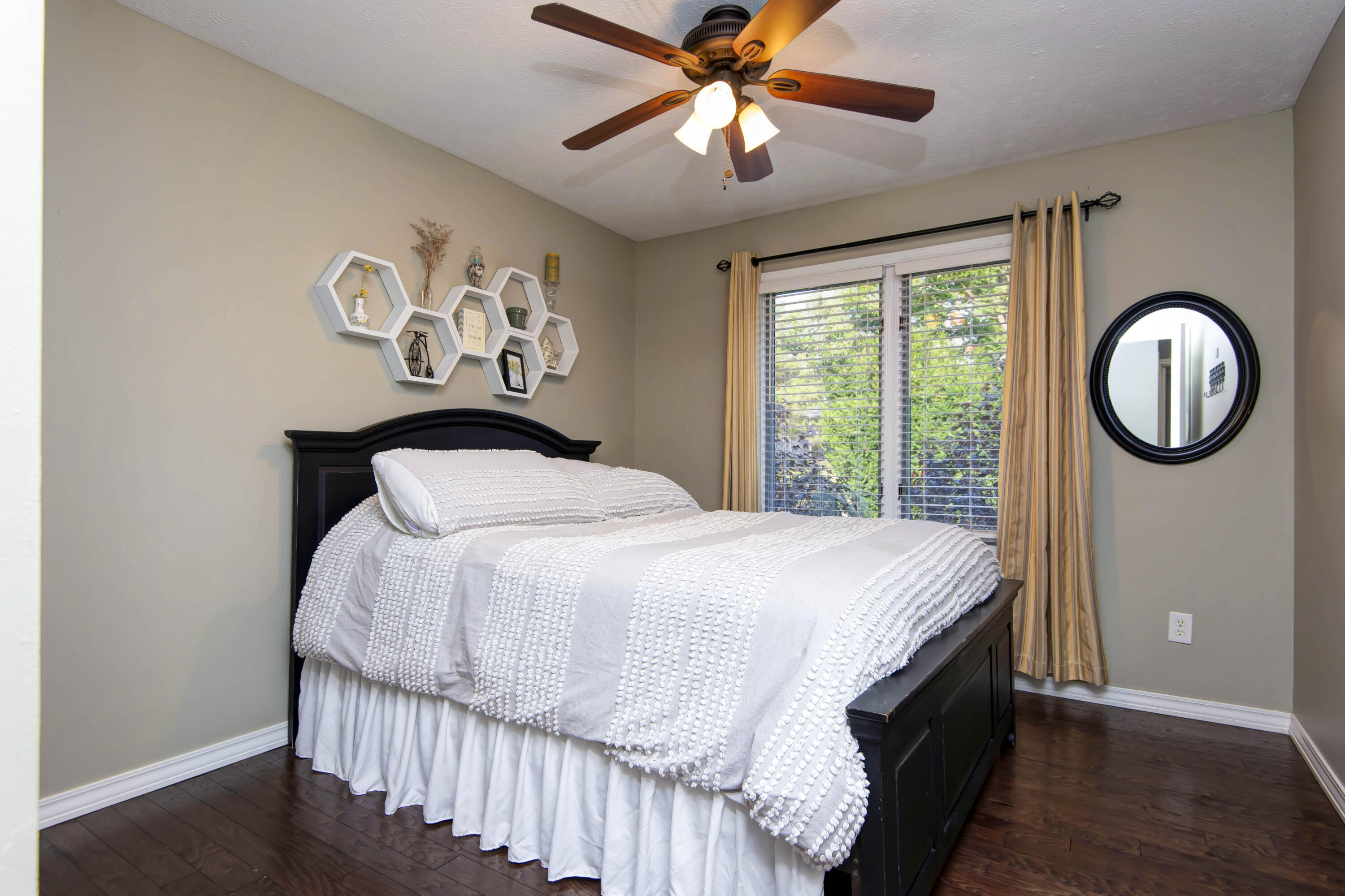 2736 South York Avenue Property Photo 14