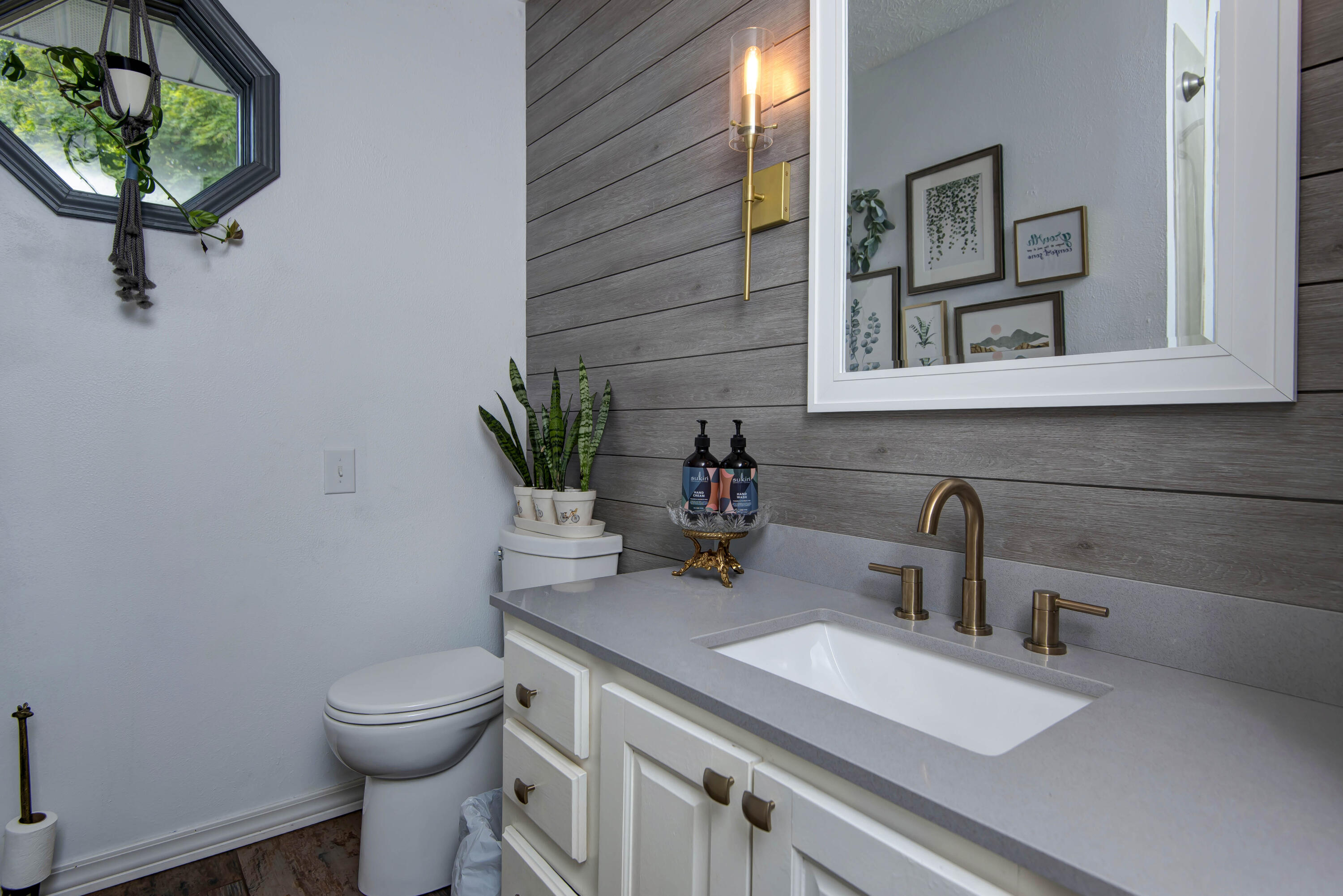 2736 South York Avenue Property Photo 16