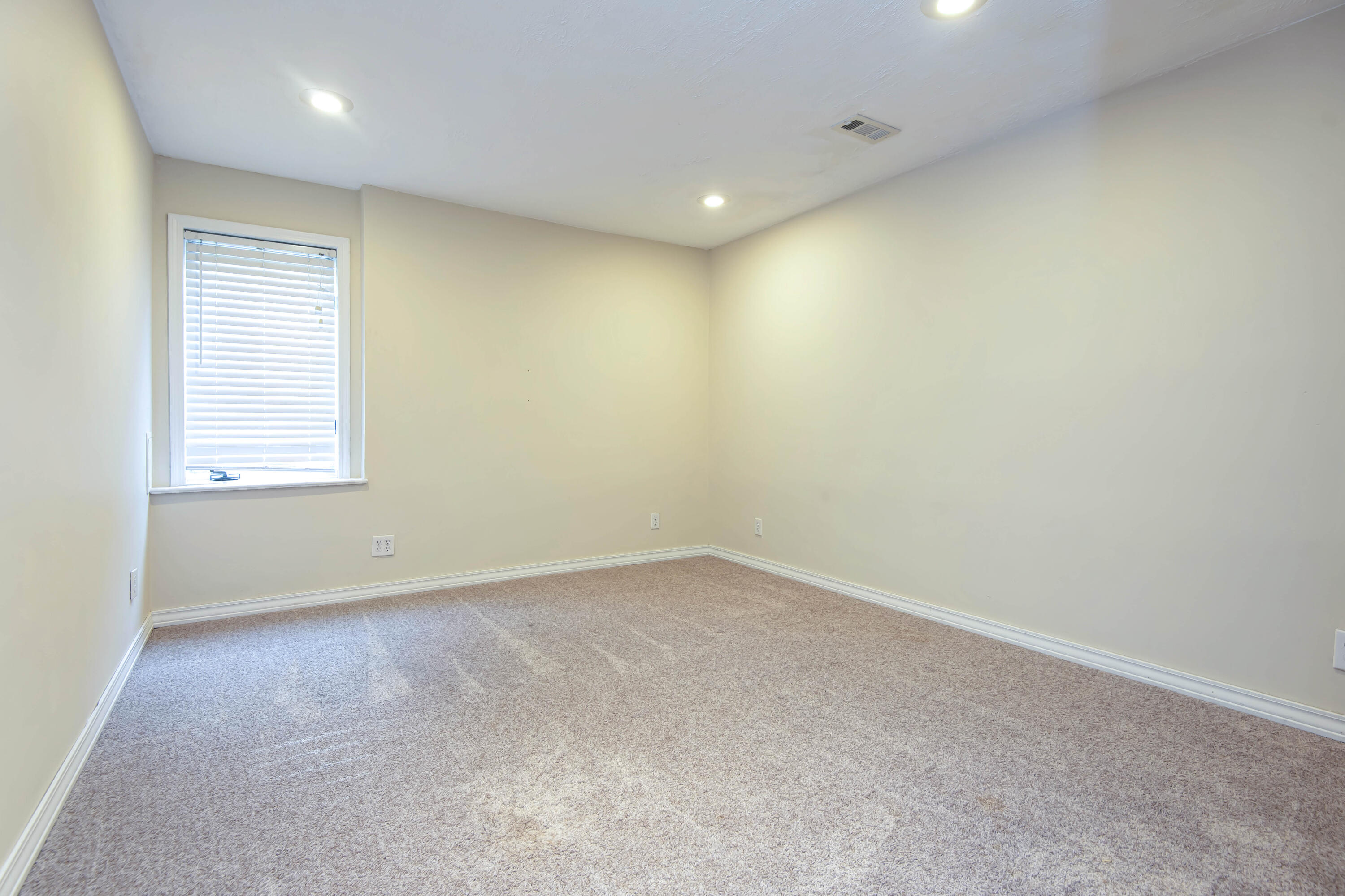 2736 South York Avenue Property Photo 24