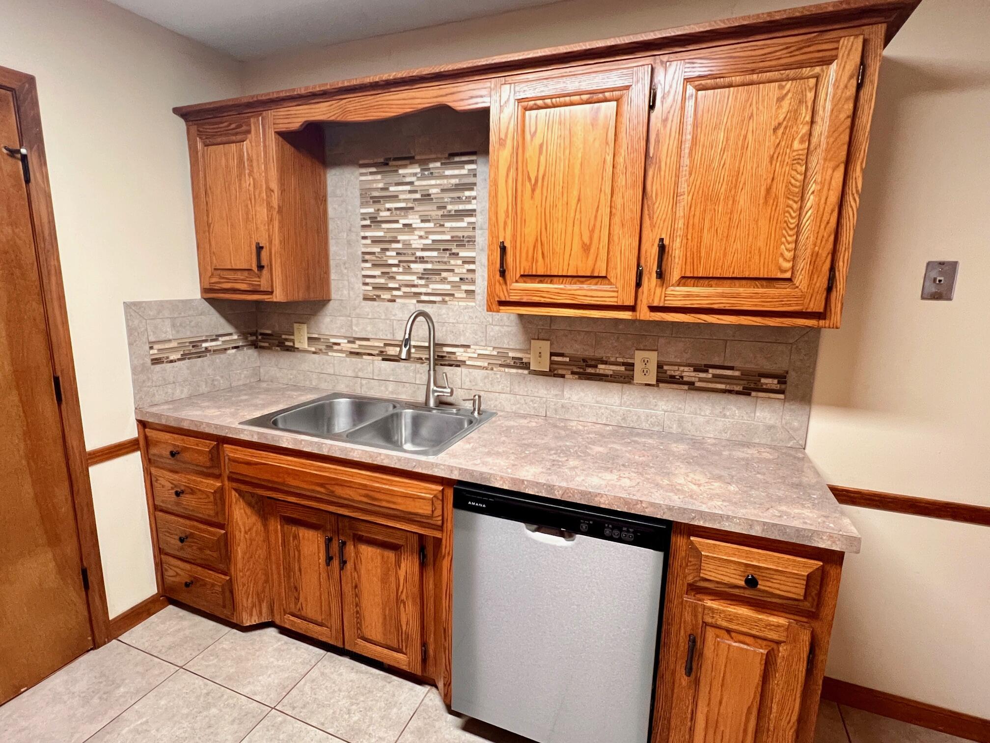 3749 North Pickwick Avenue Property Photo 7