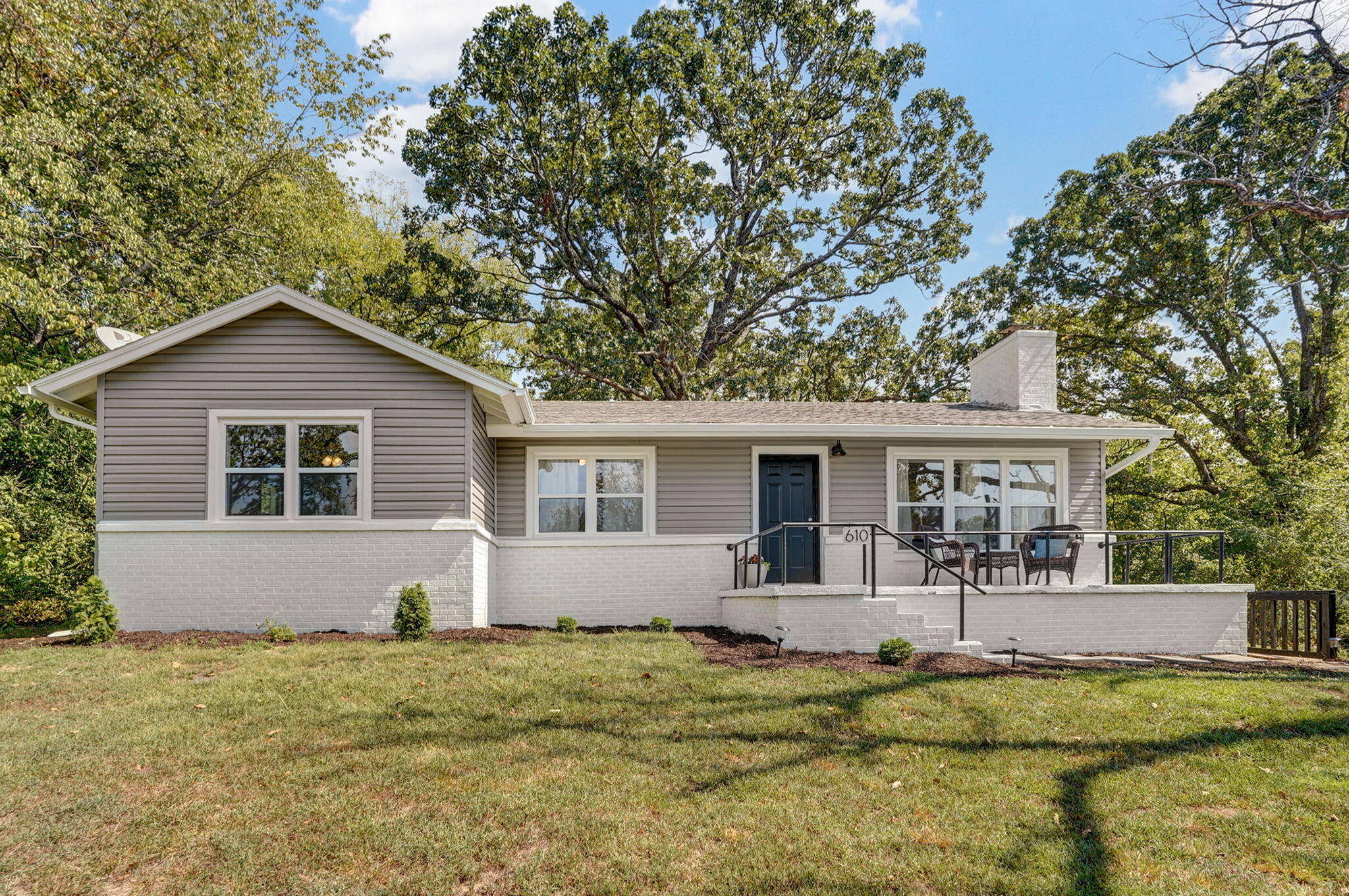 610 Sunset Lane Property Photo 1