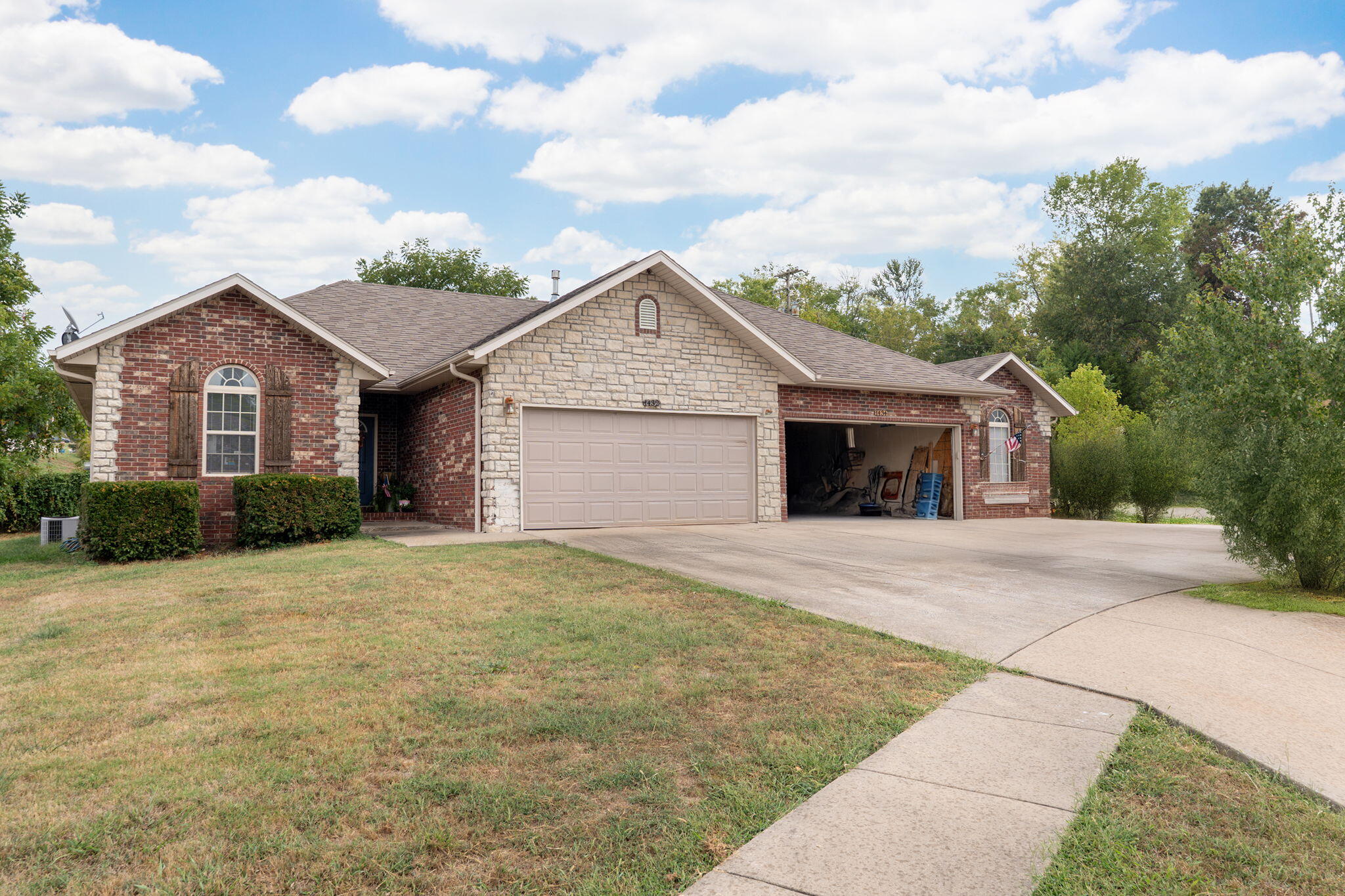 1432-1434 South Treetop Court Property Photo 2