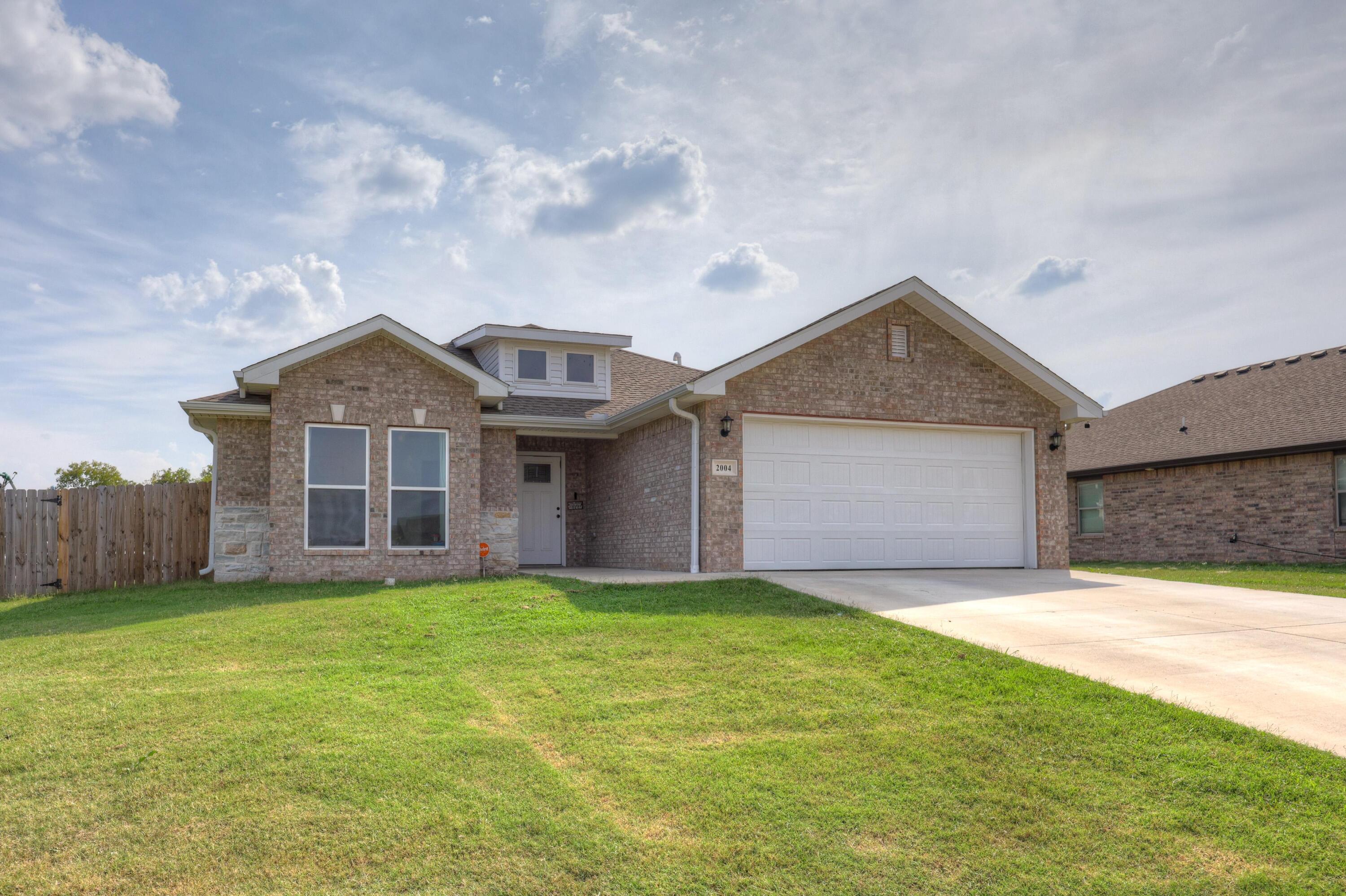 2004 Greydon Lane Property Photo 1