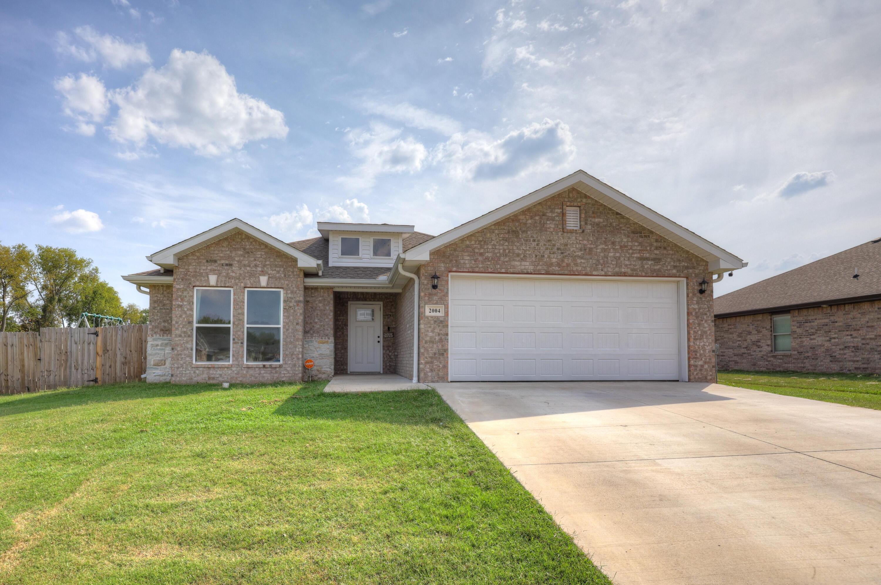 2004 Greydon Lane Property Photo 2