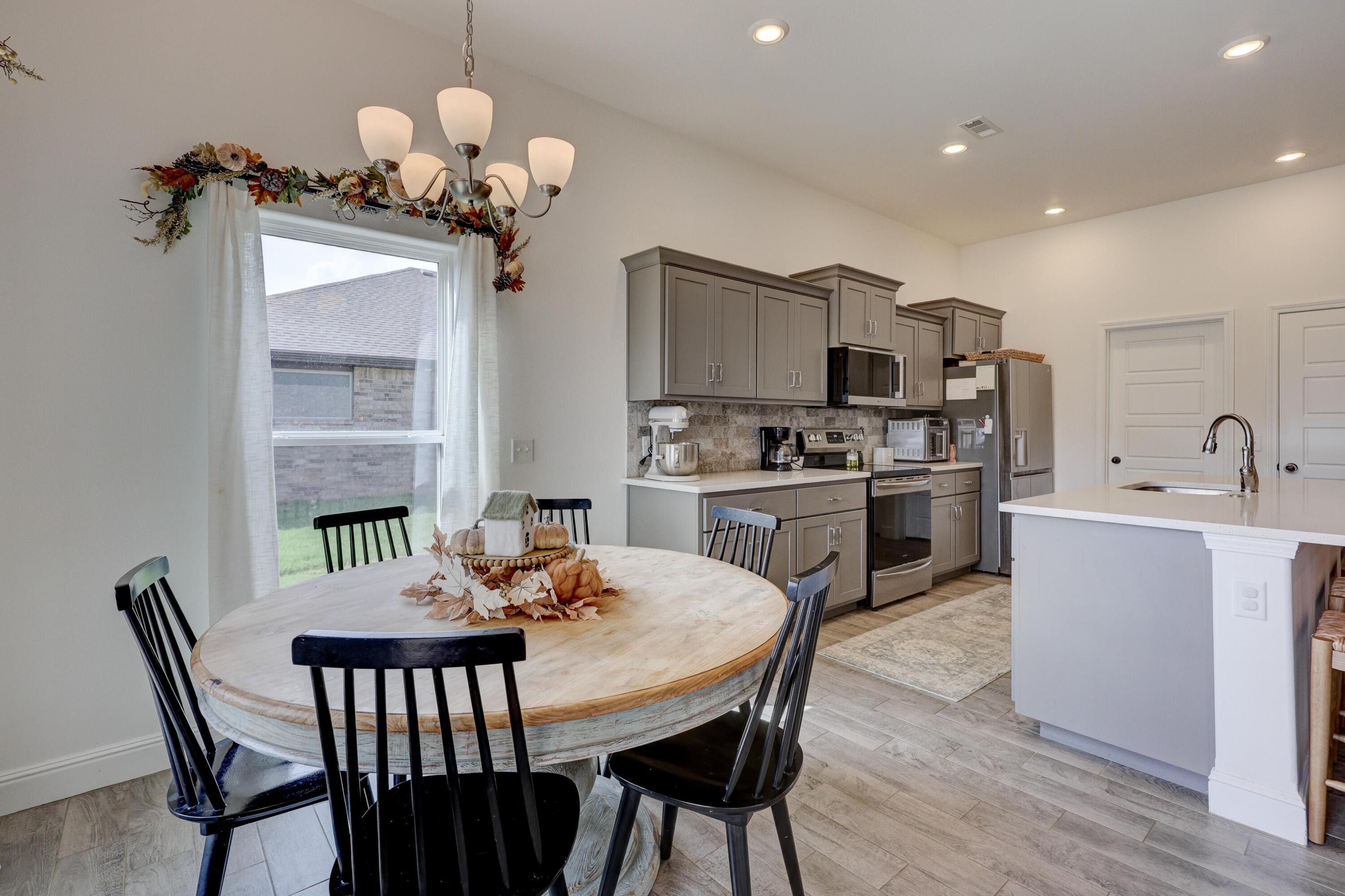 2004 Greydon Lane Property Photo 14