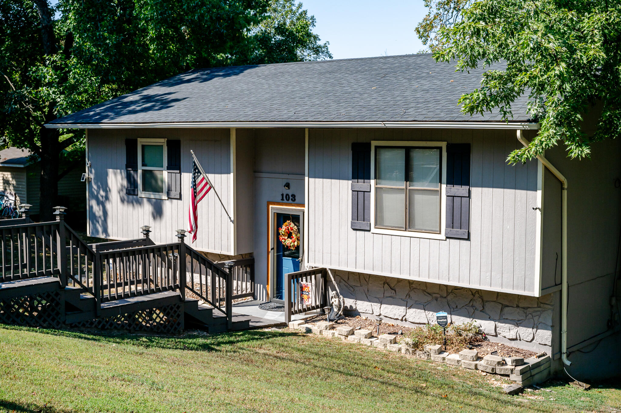 103 Della Street Property Photo 1