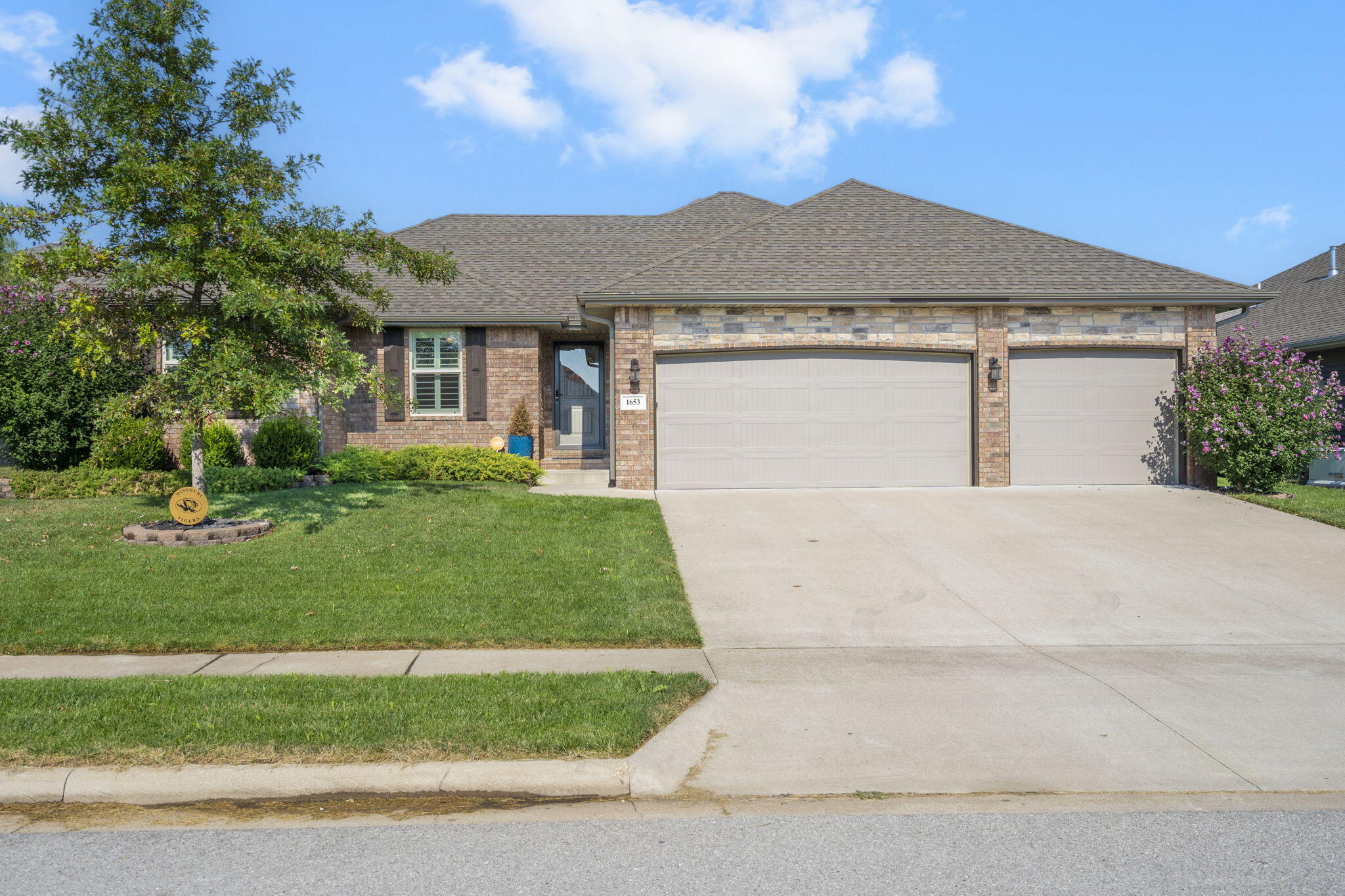 1653 North Old Castle Road Property Photo 2