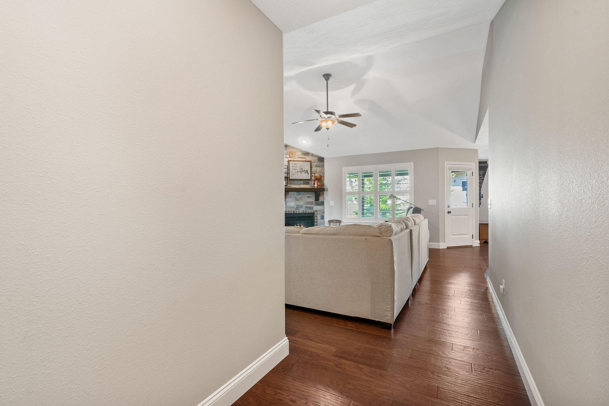 1653 North Old Castle Road Property Photo 6