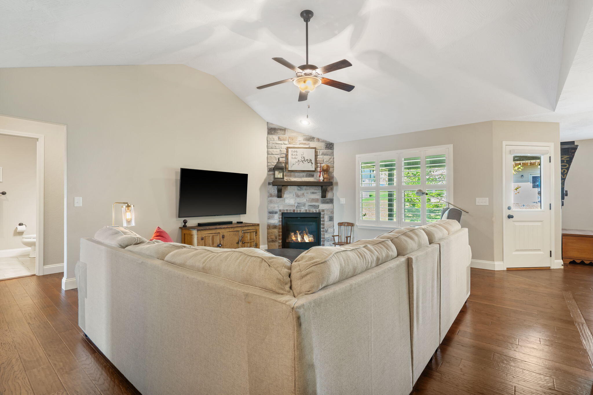 1653 North Old Castle Road Property Photo 7