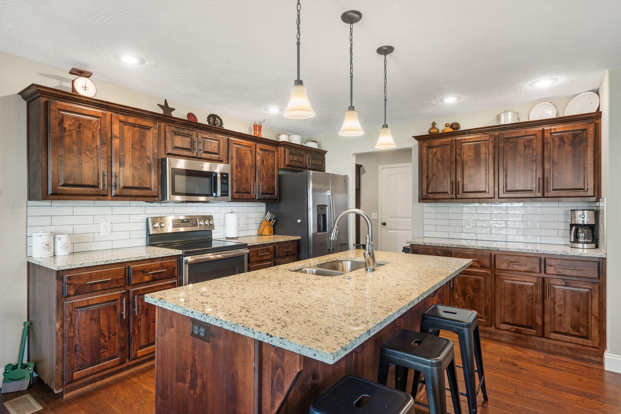 1653 North Old Castle Road Property Photo 12