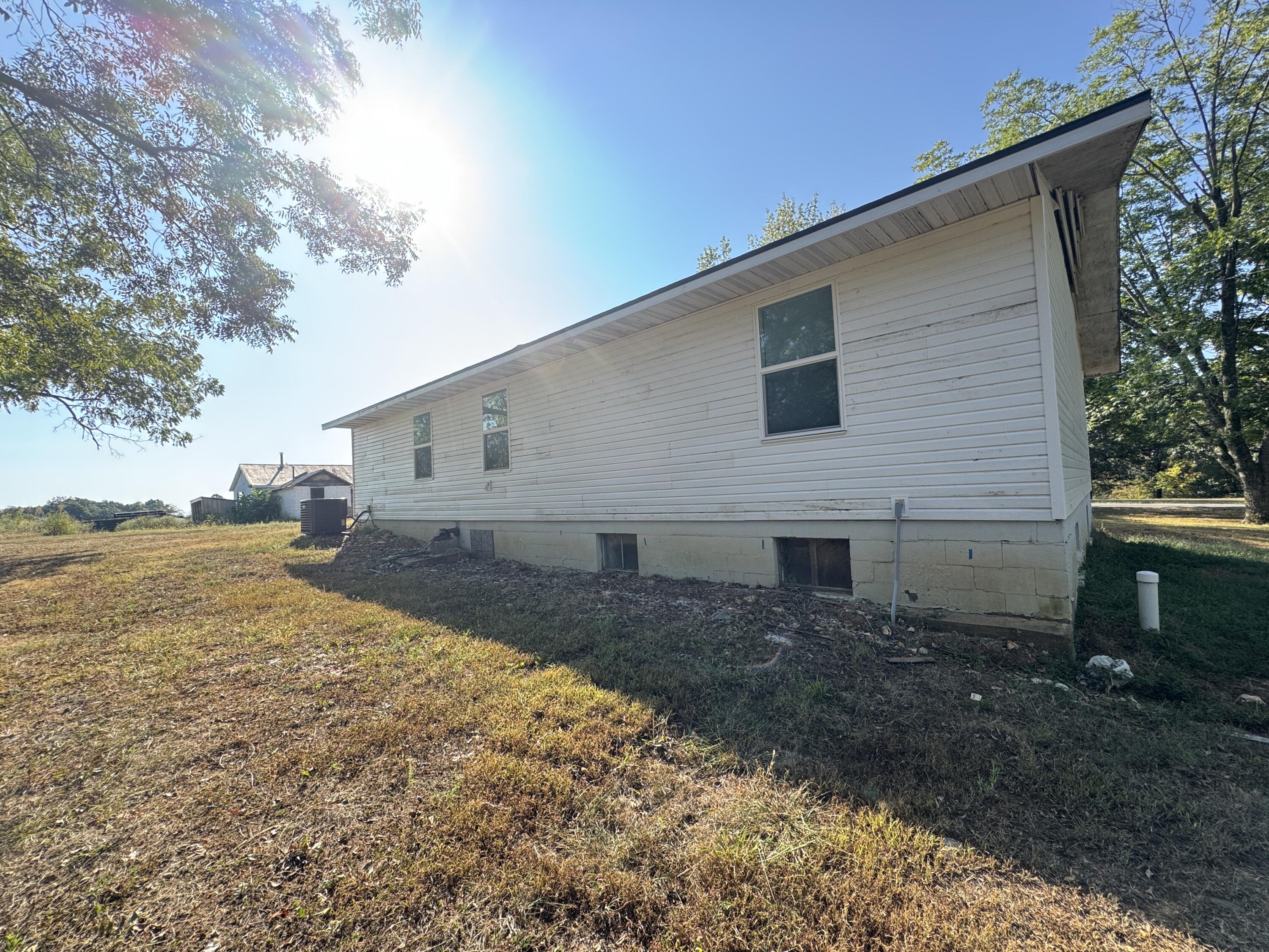 907 East 420th Road Property Photo 2