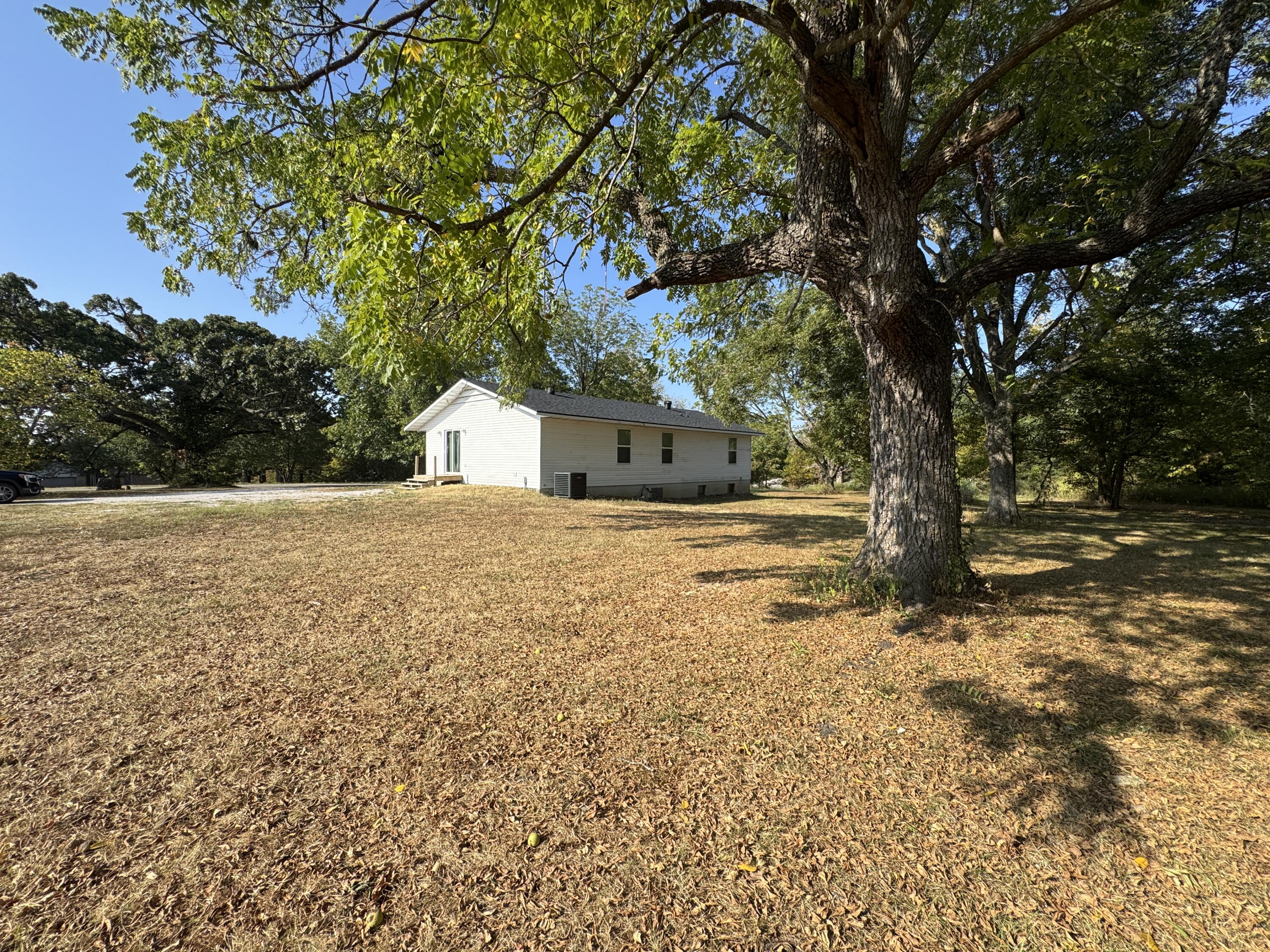 907 East 420th Road Property Photo 3