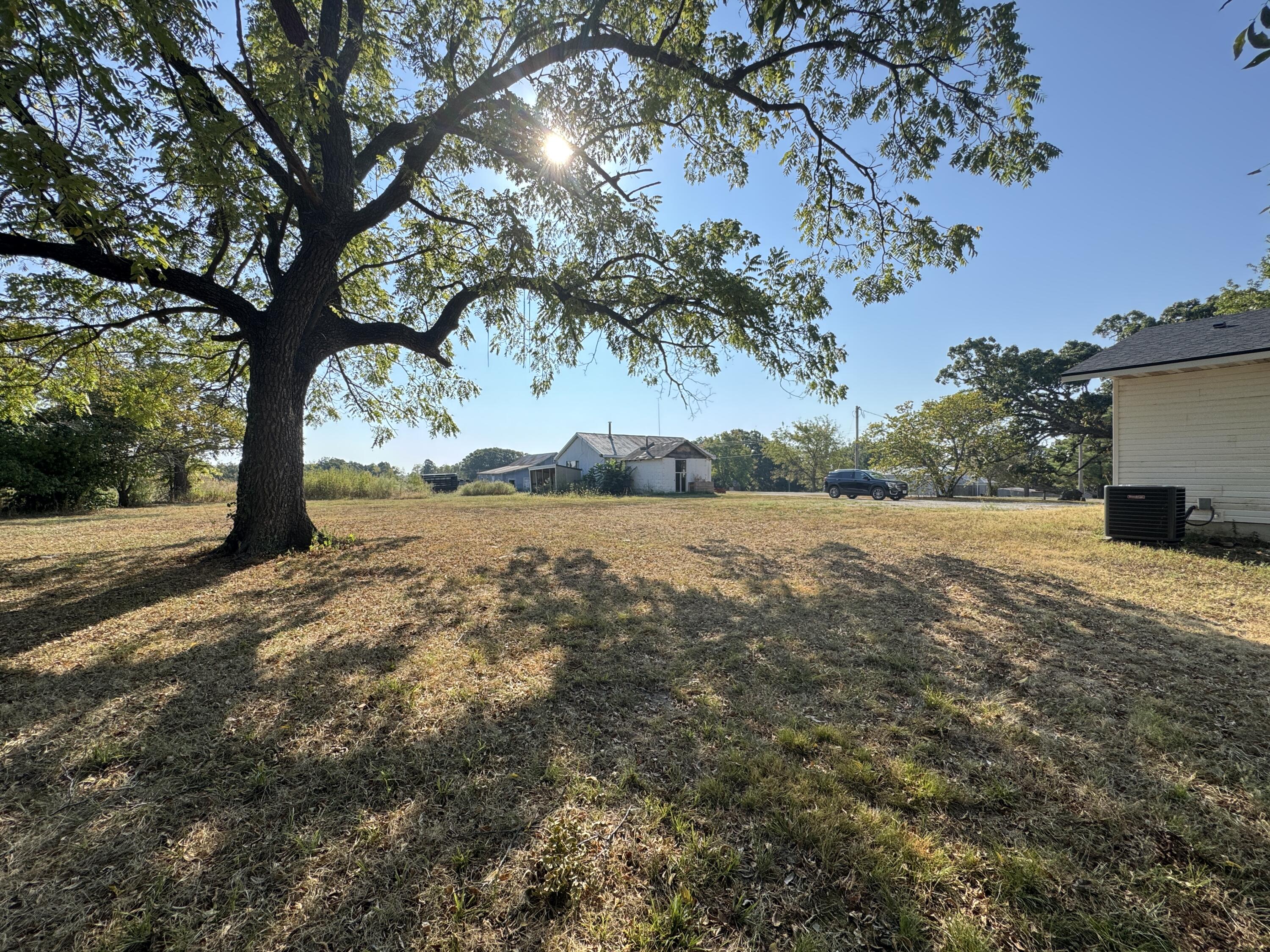 907 East 420th Road Property Photo 4