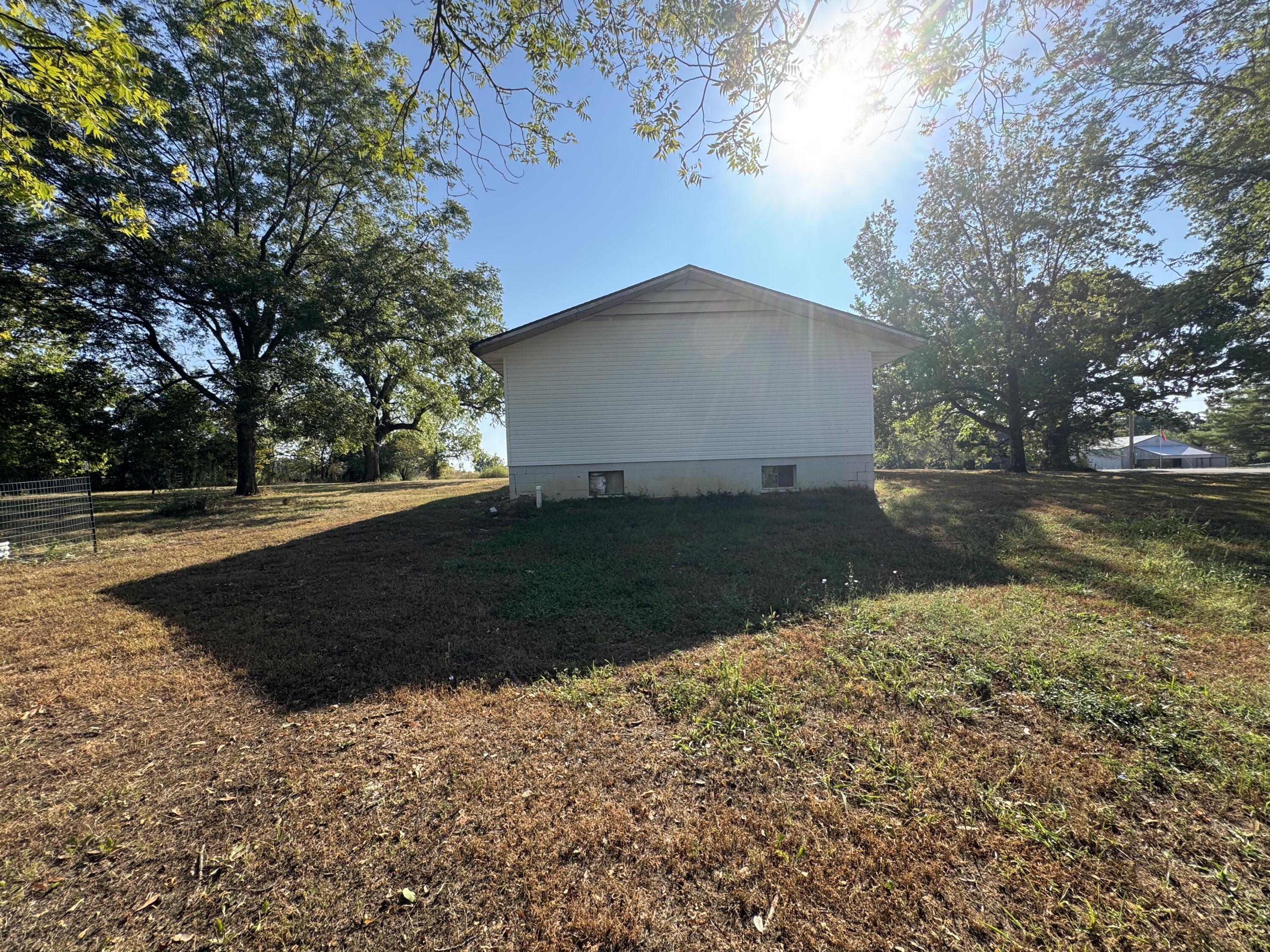 907 East 420th Road Property Photo 5