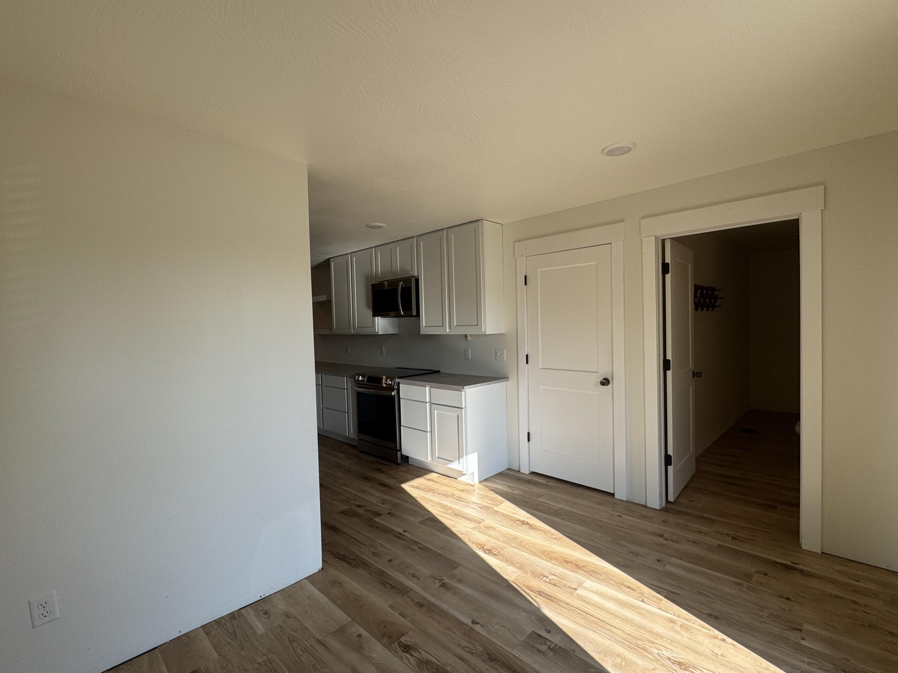 907 East 420th Road Property Photo 9