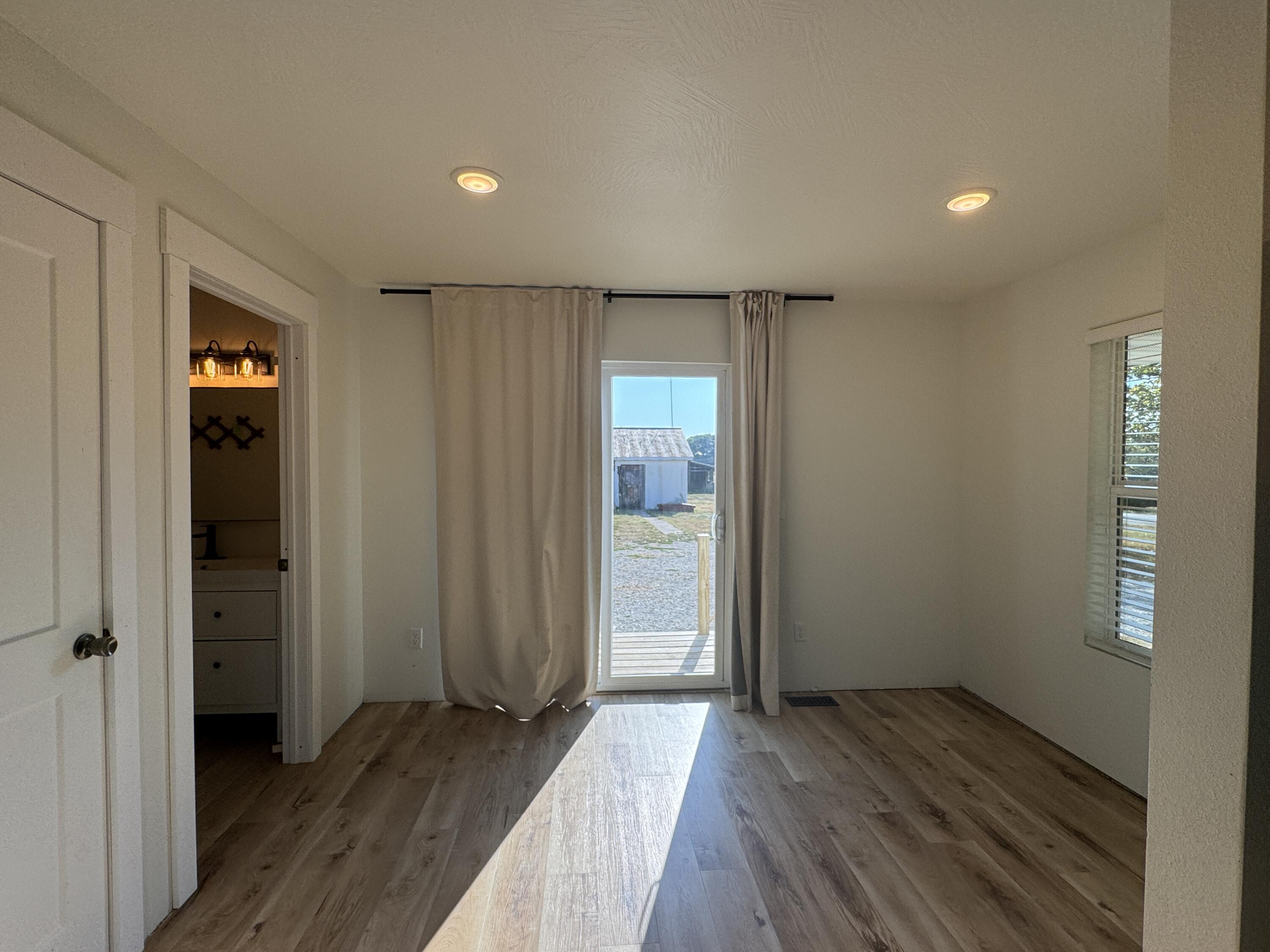 907 East 420th Road Property Photo 11