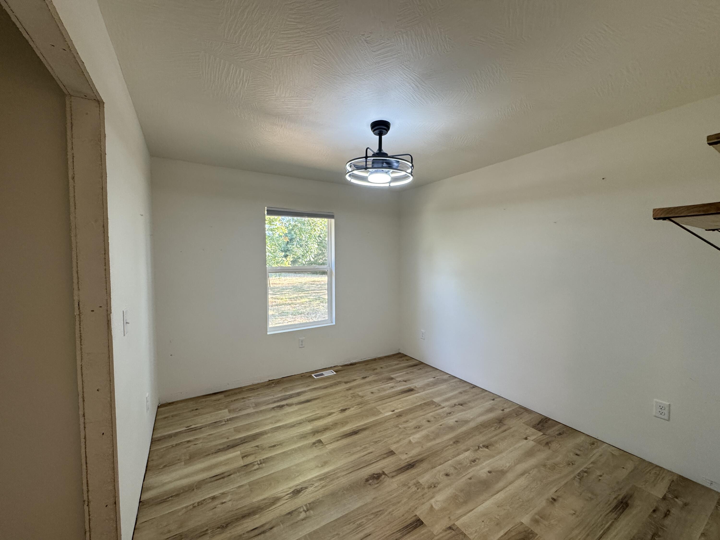 907 East 420th Road Property Photo 25