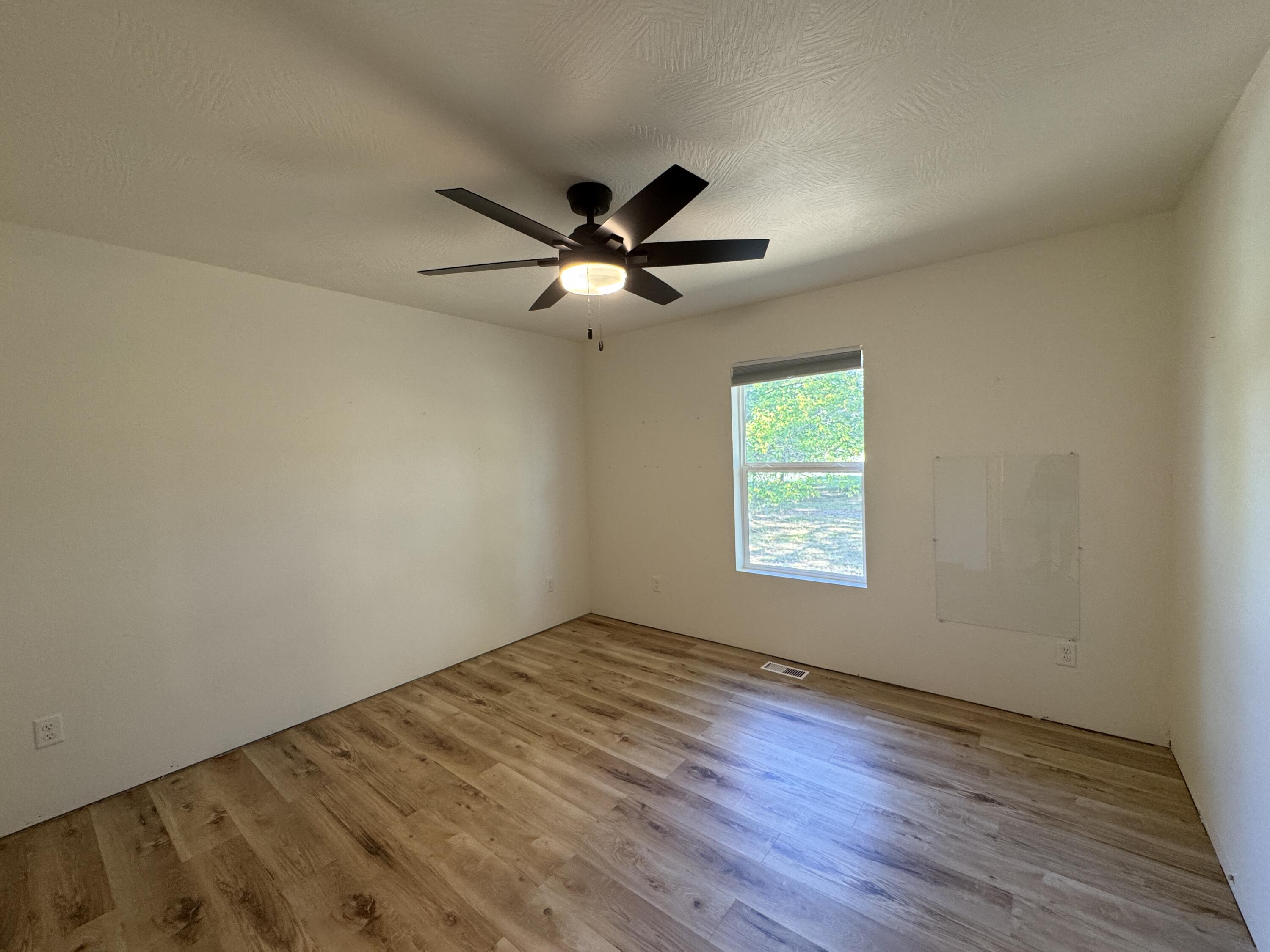 907 East 420th Road Property Photo 27