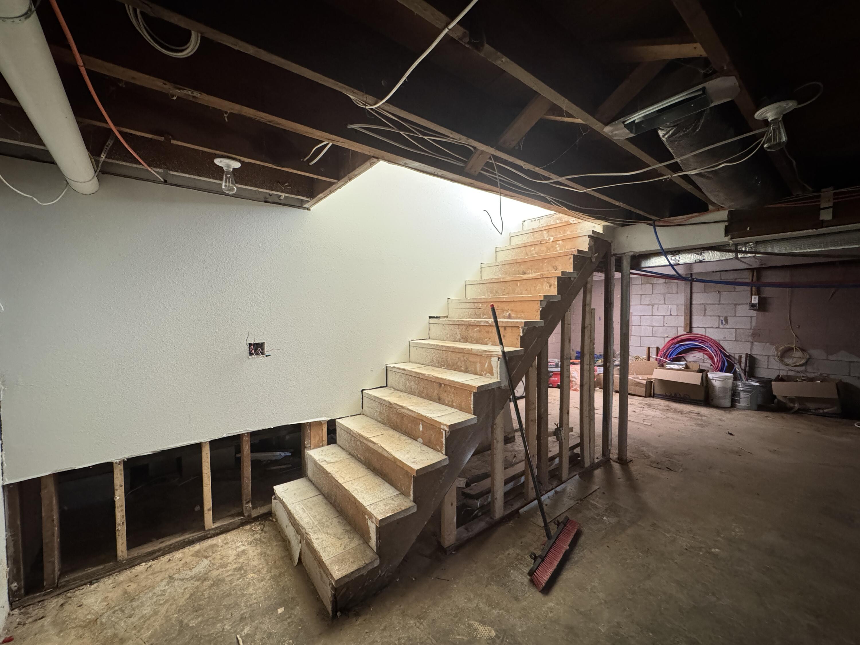 907 East 420th Road Property Photo 32