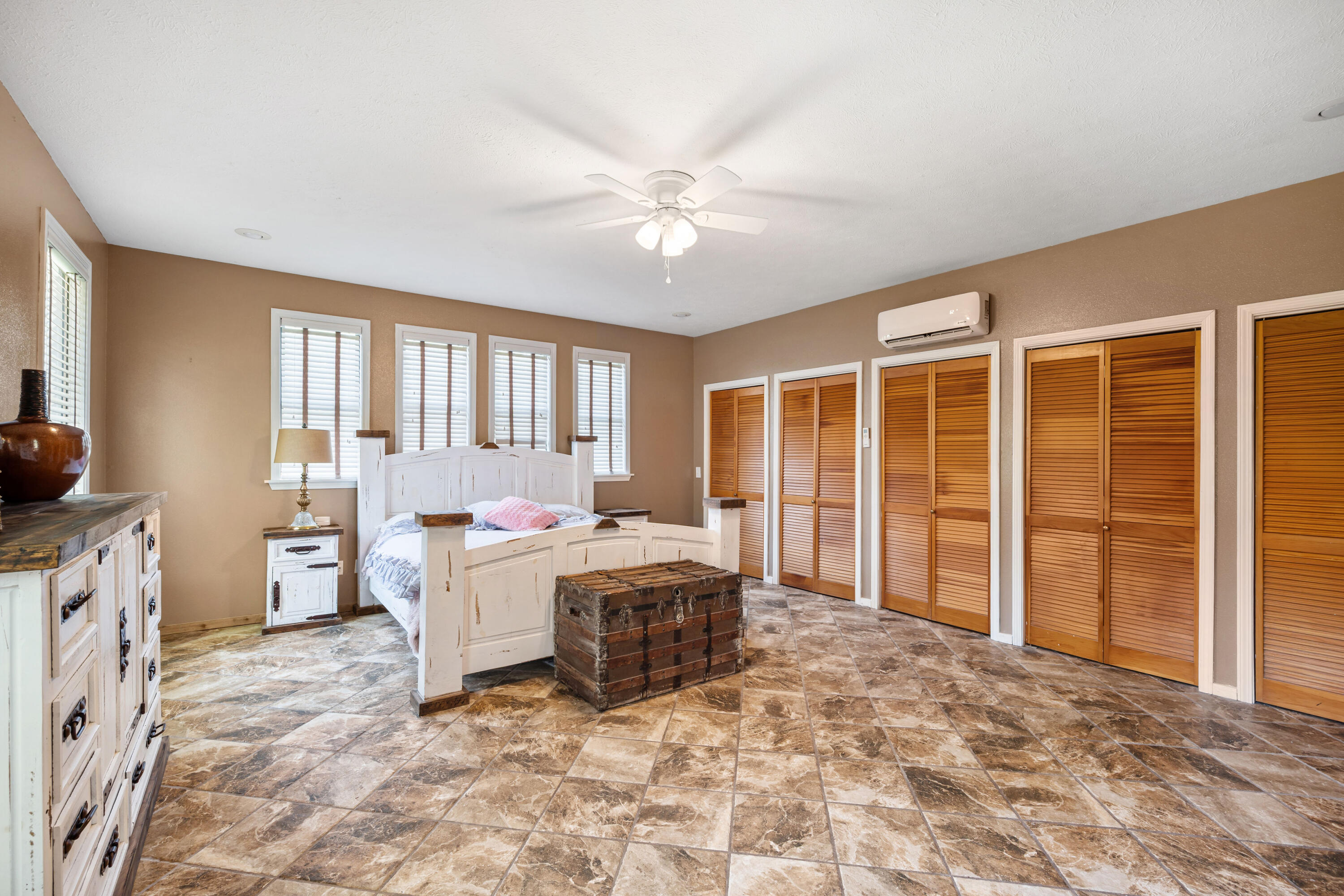 719 Easy Street Property Photo 8