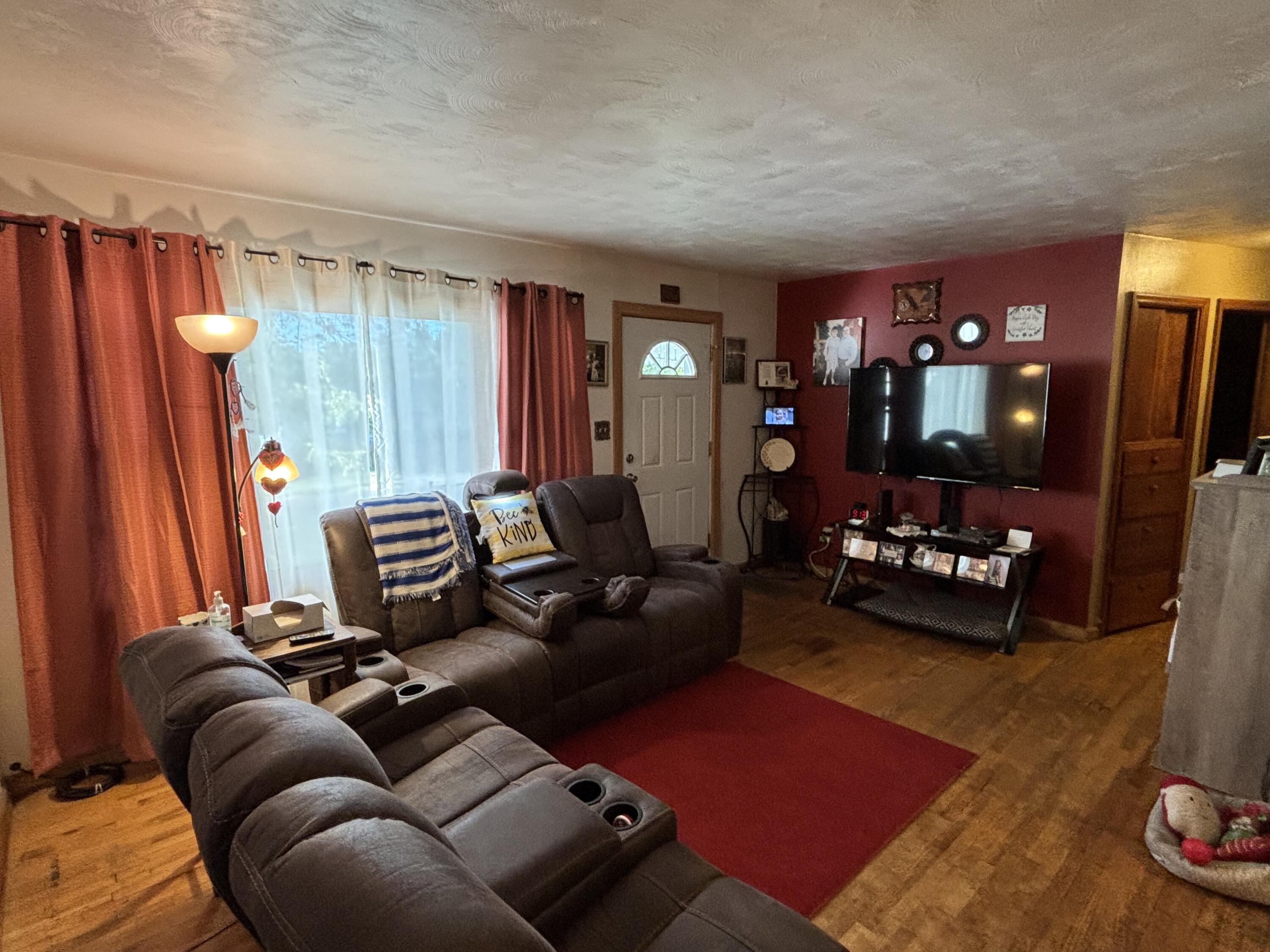 715 Cherry Street Property Photo 5