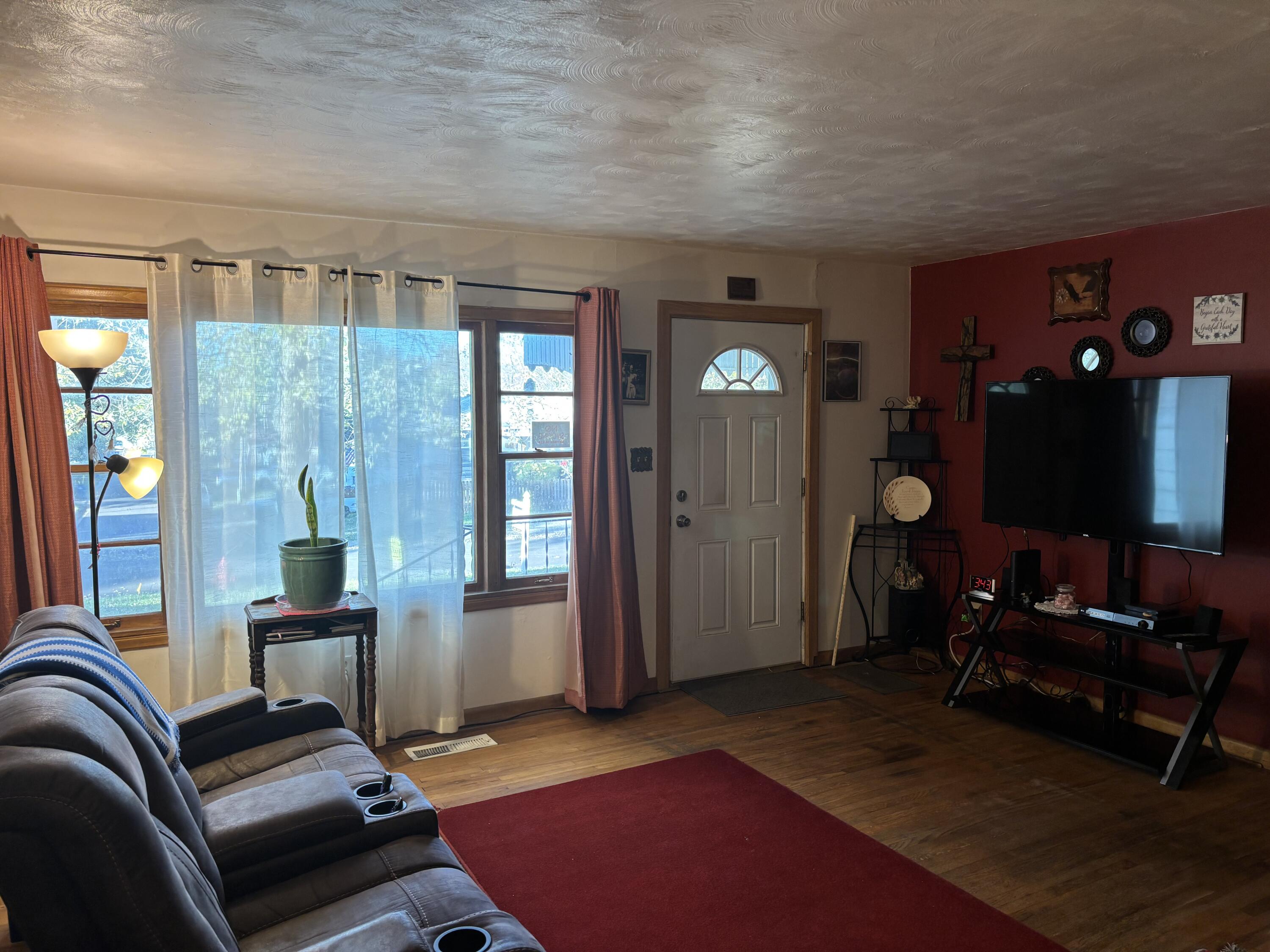 715 Cherry Street Property Photo 6