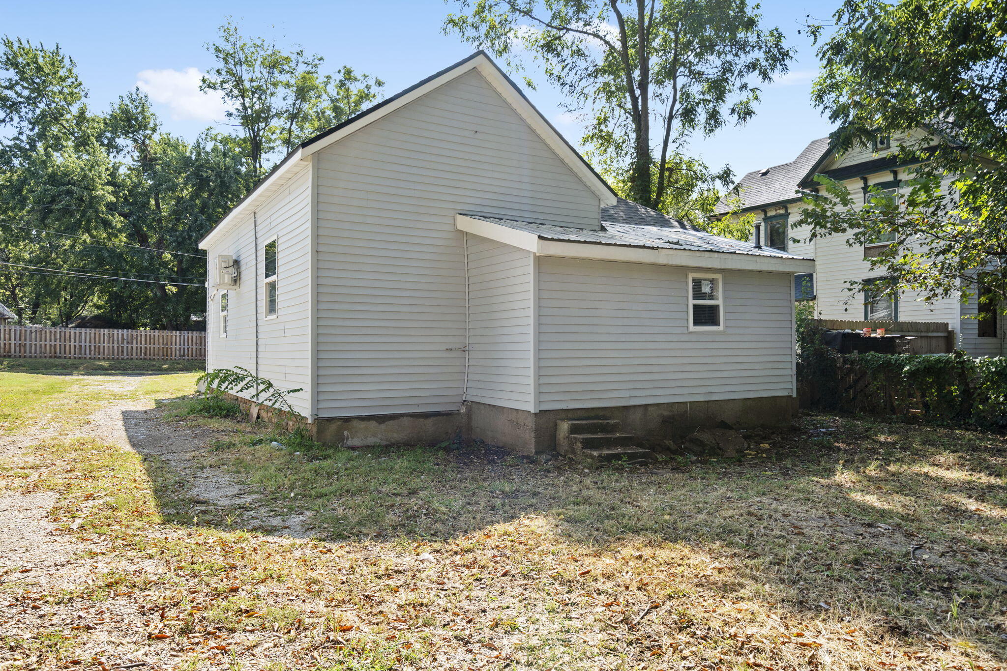 811 West Nichols Street Property Photo 21