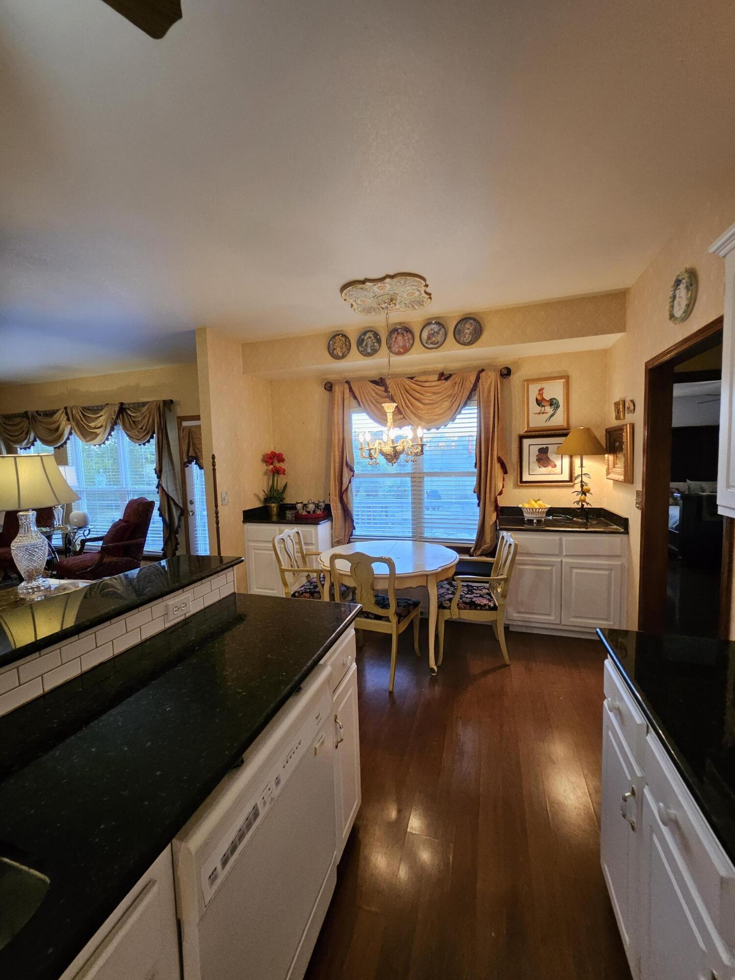 4353 Lawrence 2220 Property Photo 14