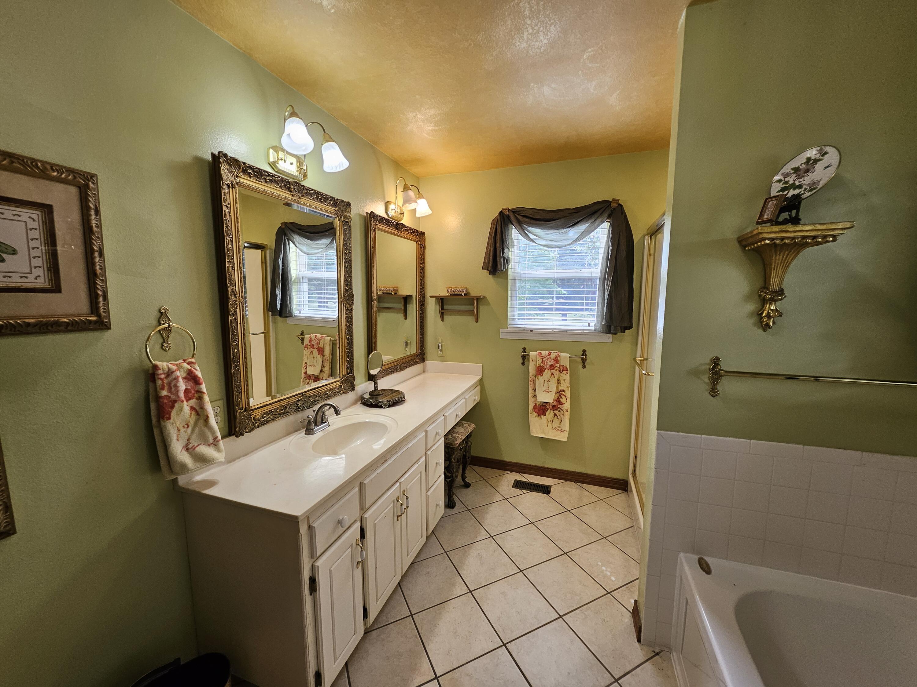4353 Lawrence 2220 Property Photo 23