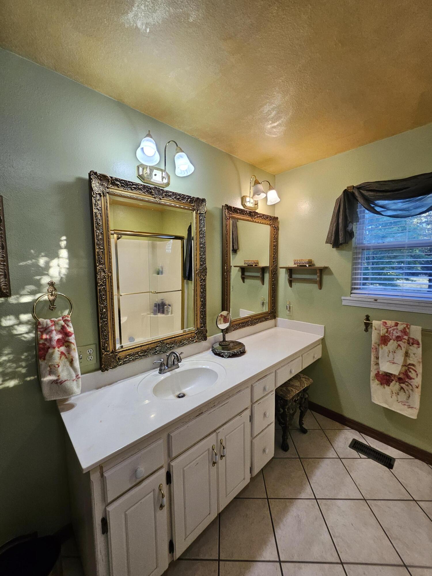 4353 Lawrence 2220 Property Photo 24