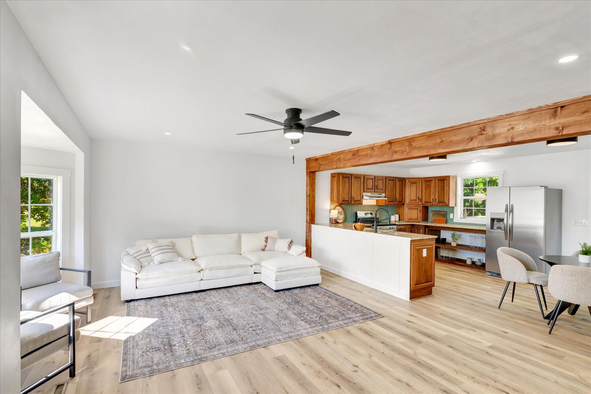 315 West Skyline Drive Property Photo 5