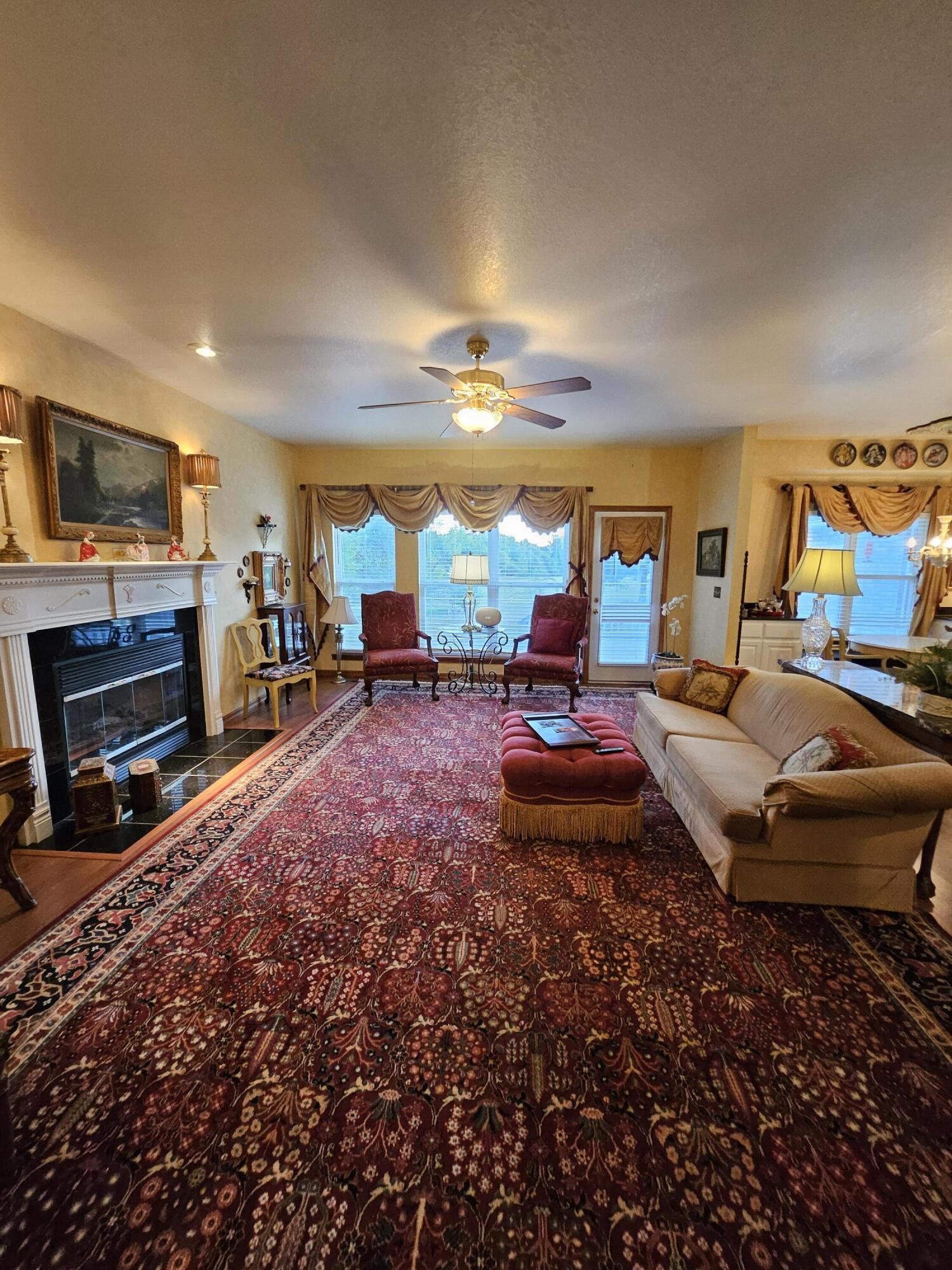 4353 Lawrence 2220 Property Photo 4