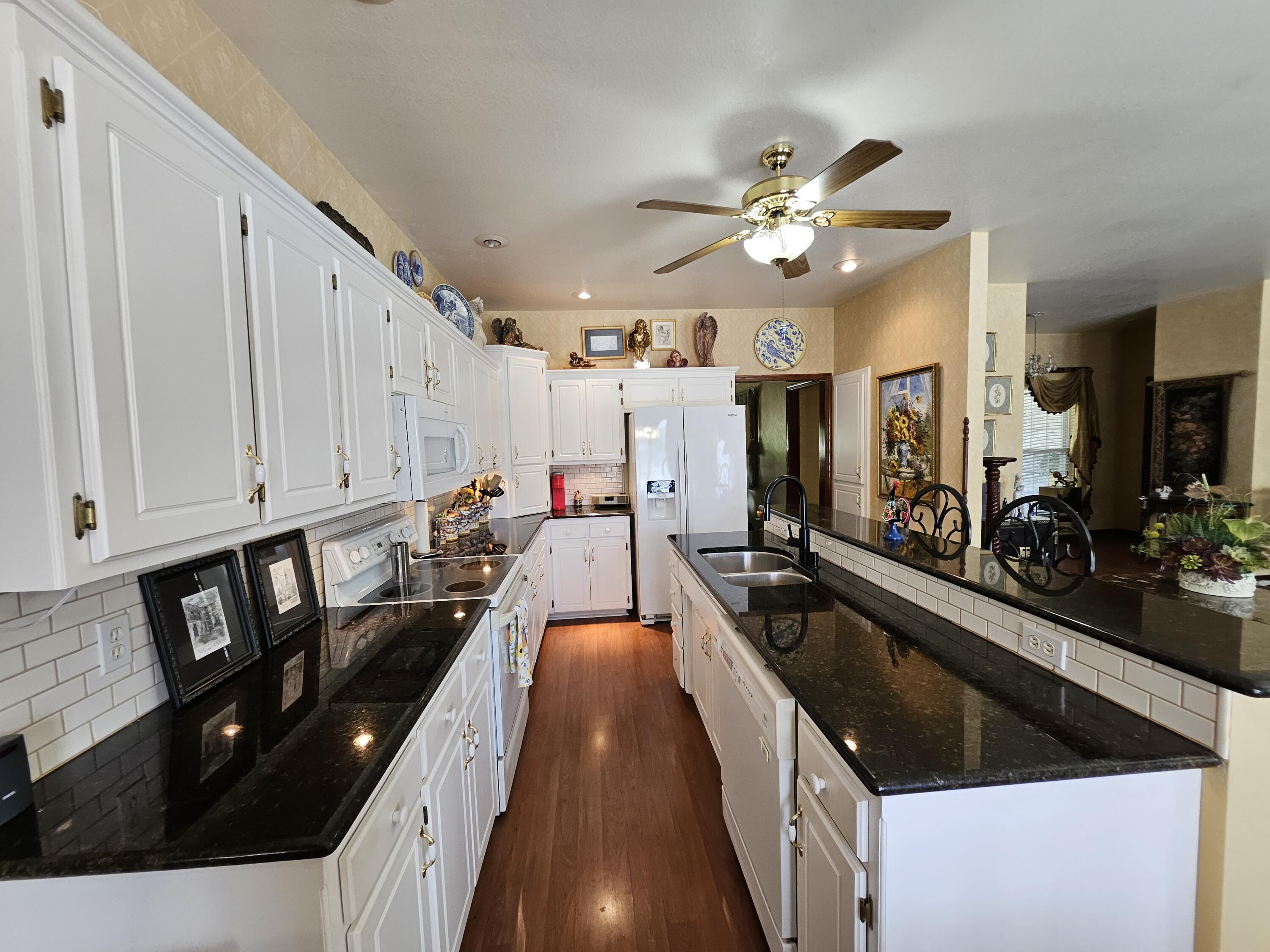 4353 Lawrence 2220 Property Photo 14