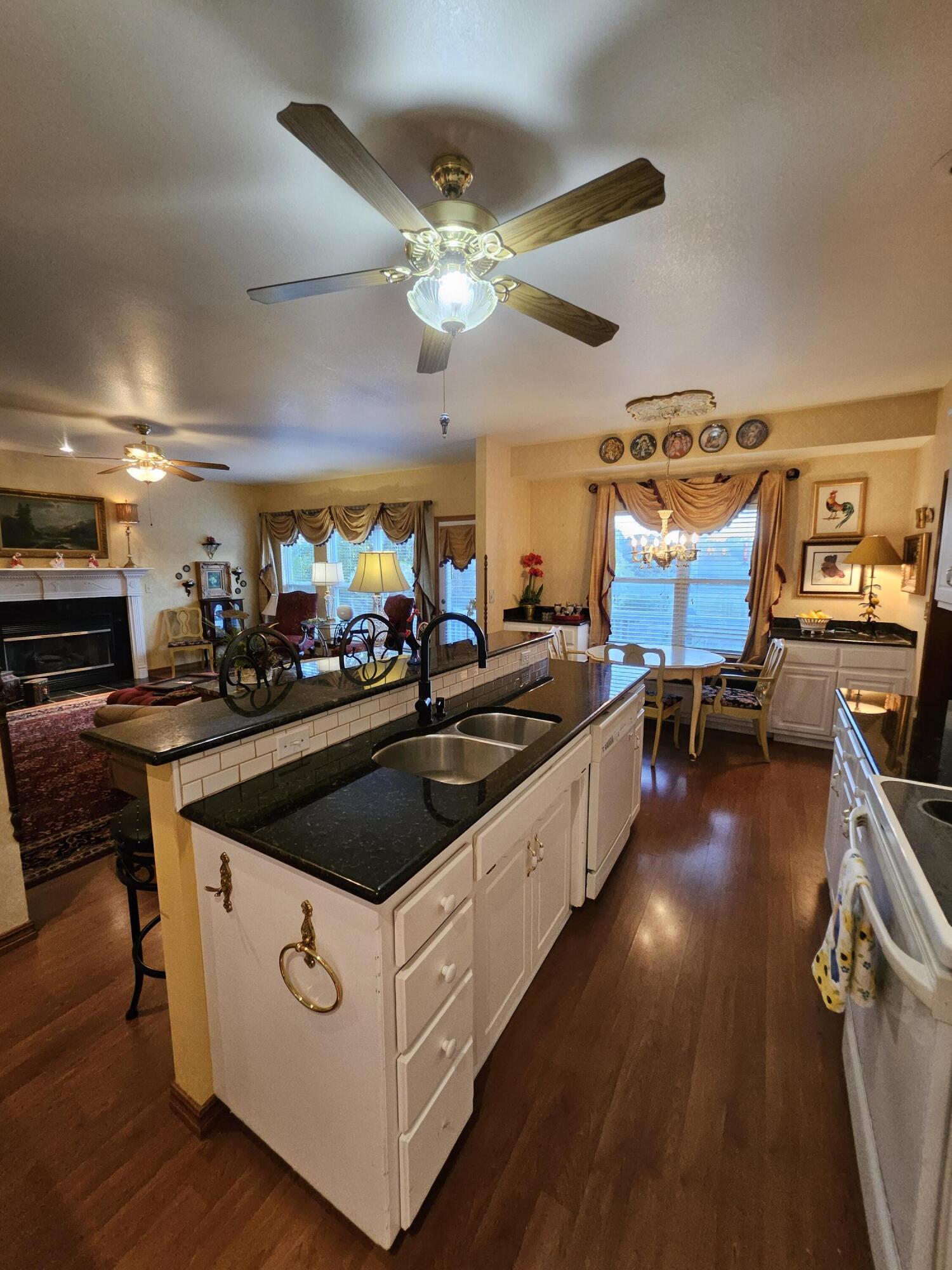 4353 Lawrence 2220 Property Photo 15