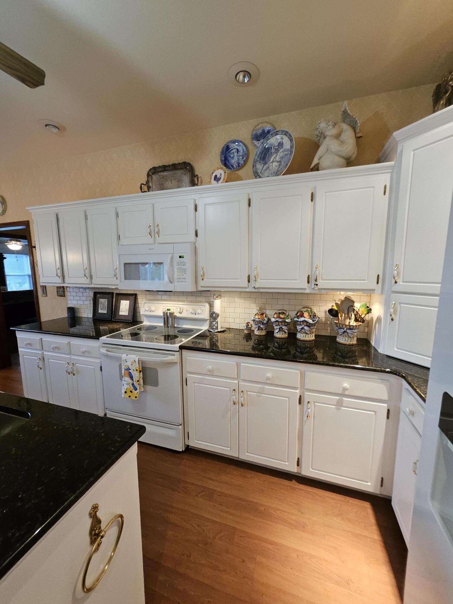 4353 Lawrence 2220 Property Photo 16