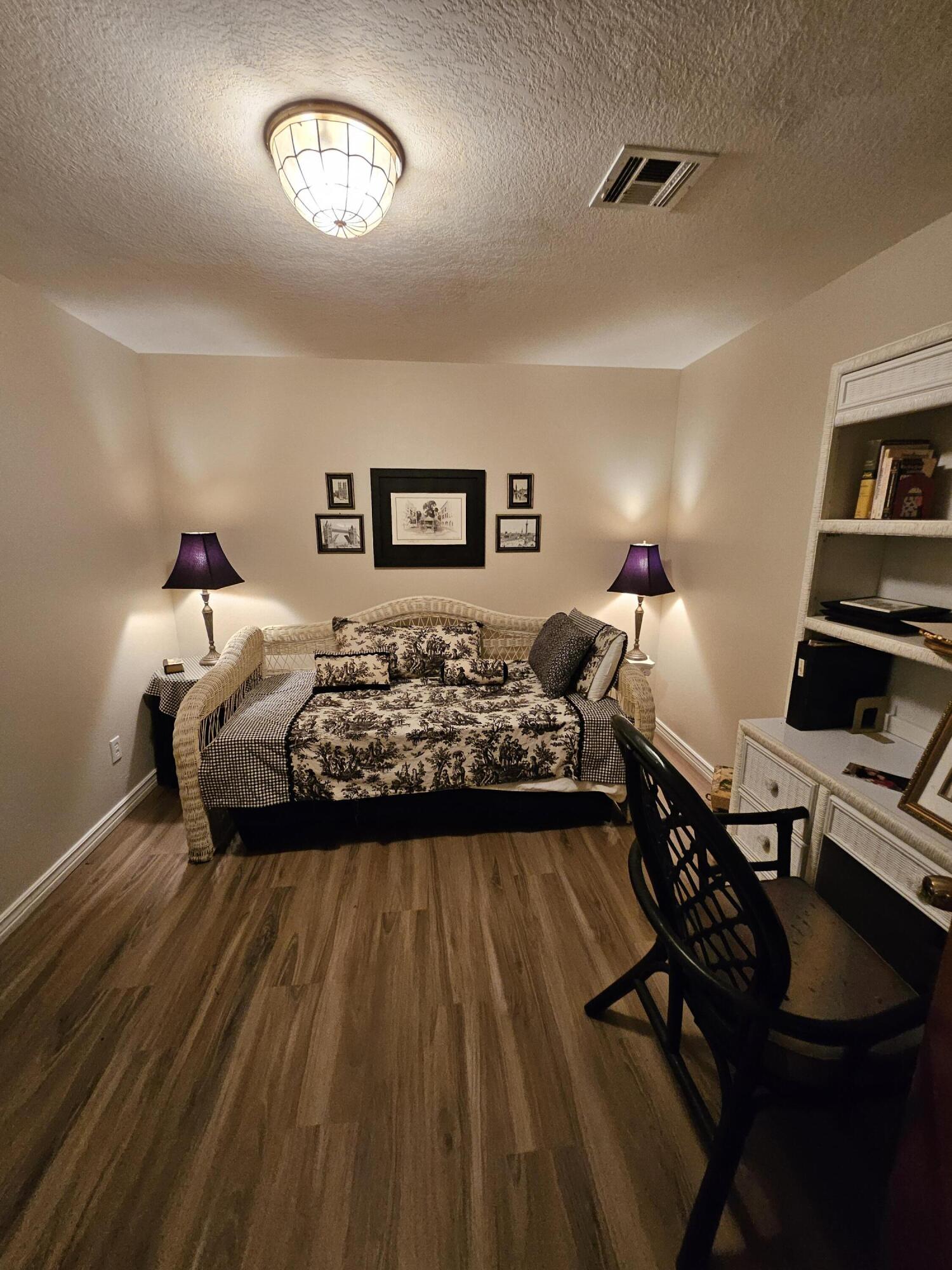 4353 Lawrence 2220 Property Photo 39