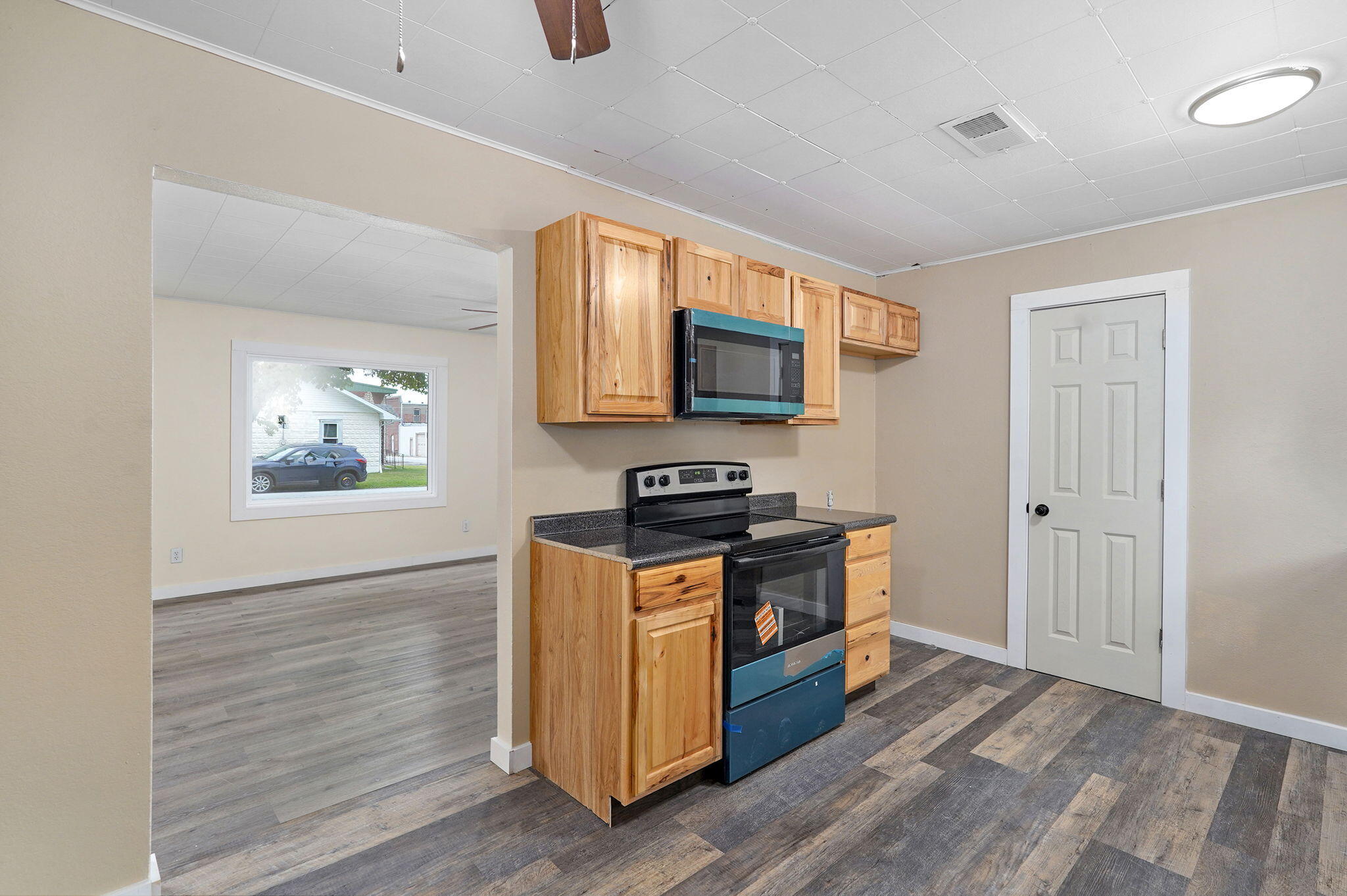 300 South Vine Street Property Photo 10