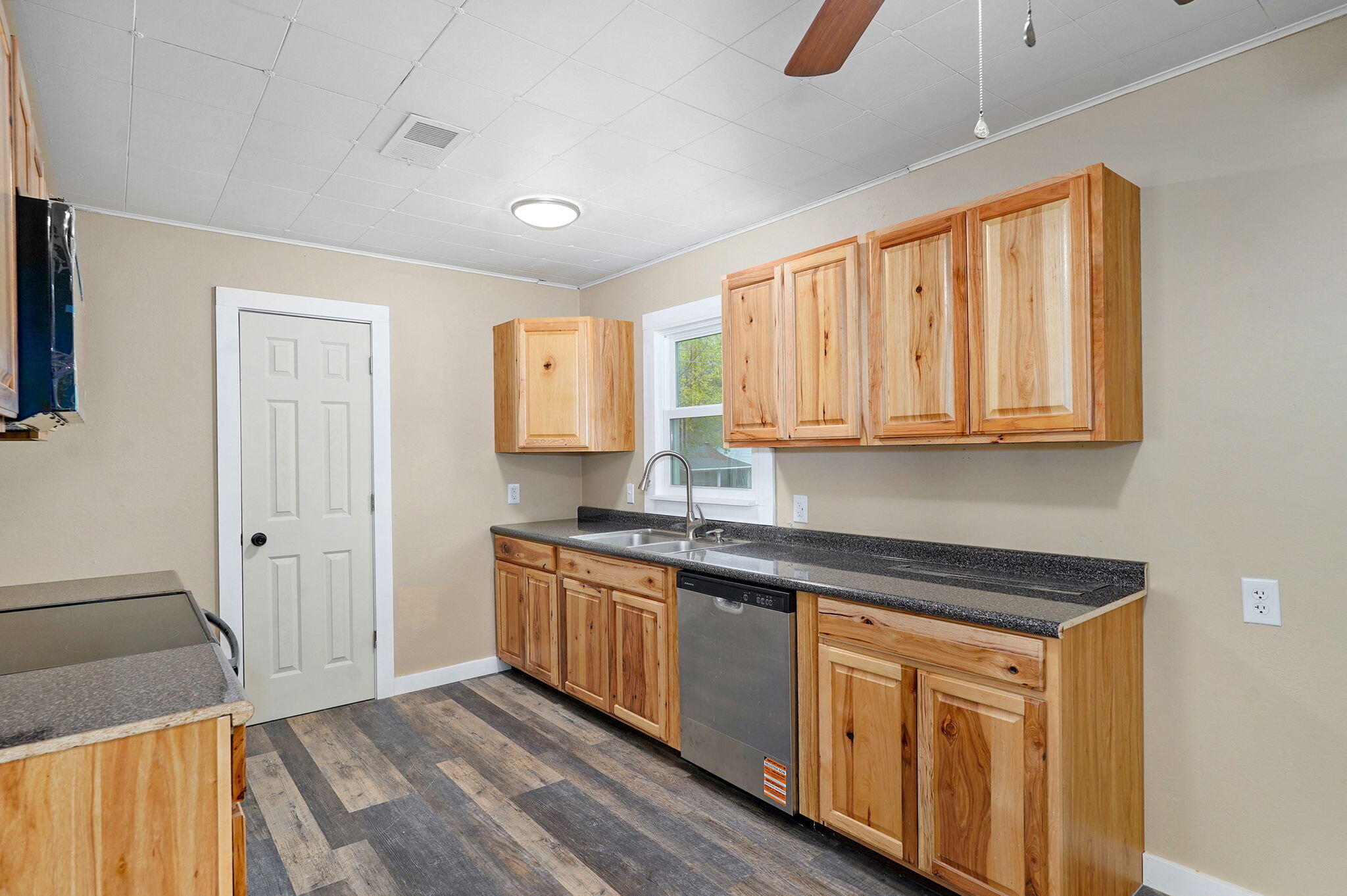 300 South Vine Street Property Photo 13