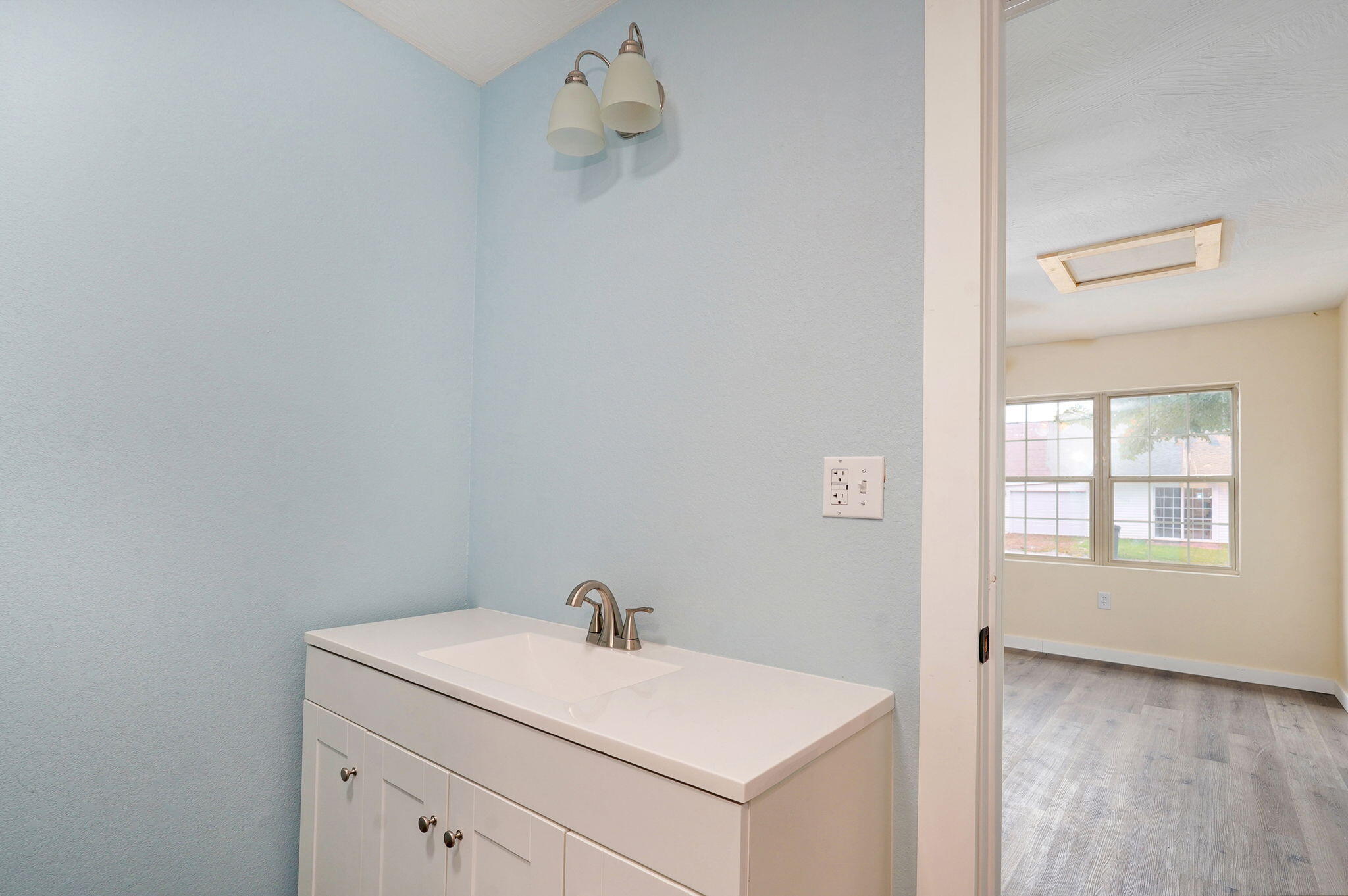 300 South Vine Street Property Photo 19