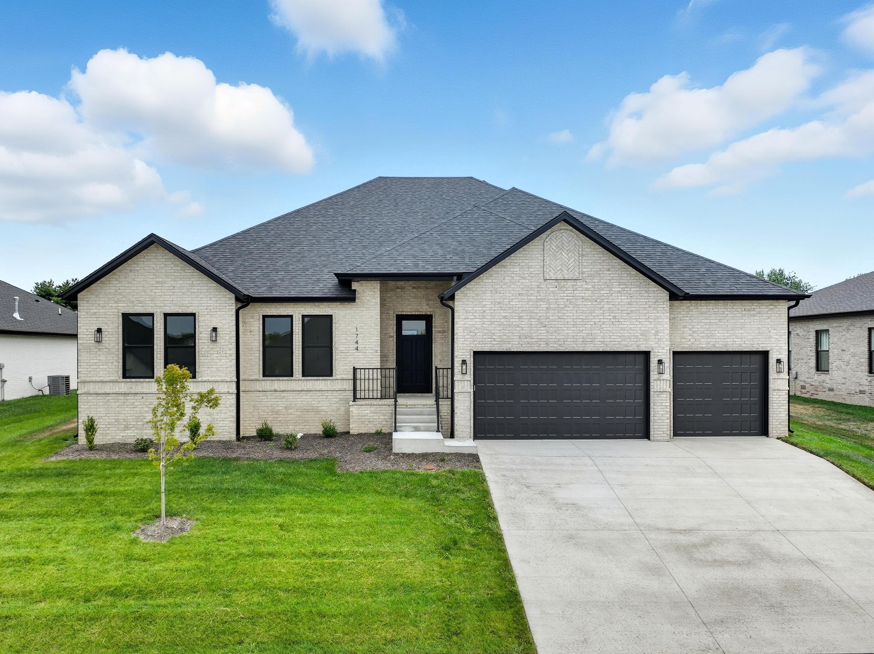 1744 East Cobblestone Drive Property Photo 1