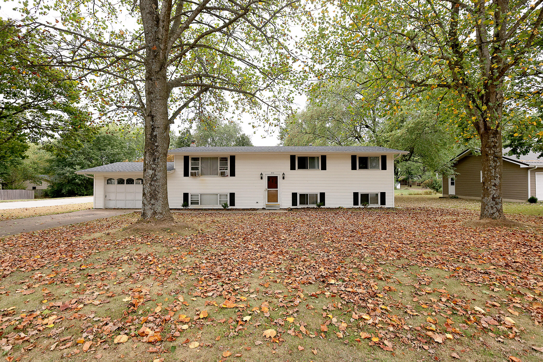 824 East Burford Street Property Photo 1