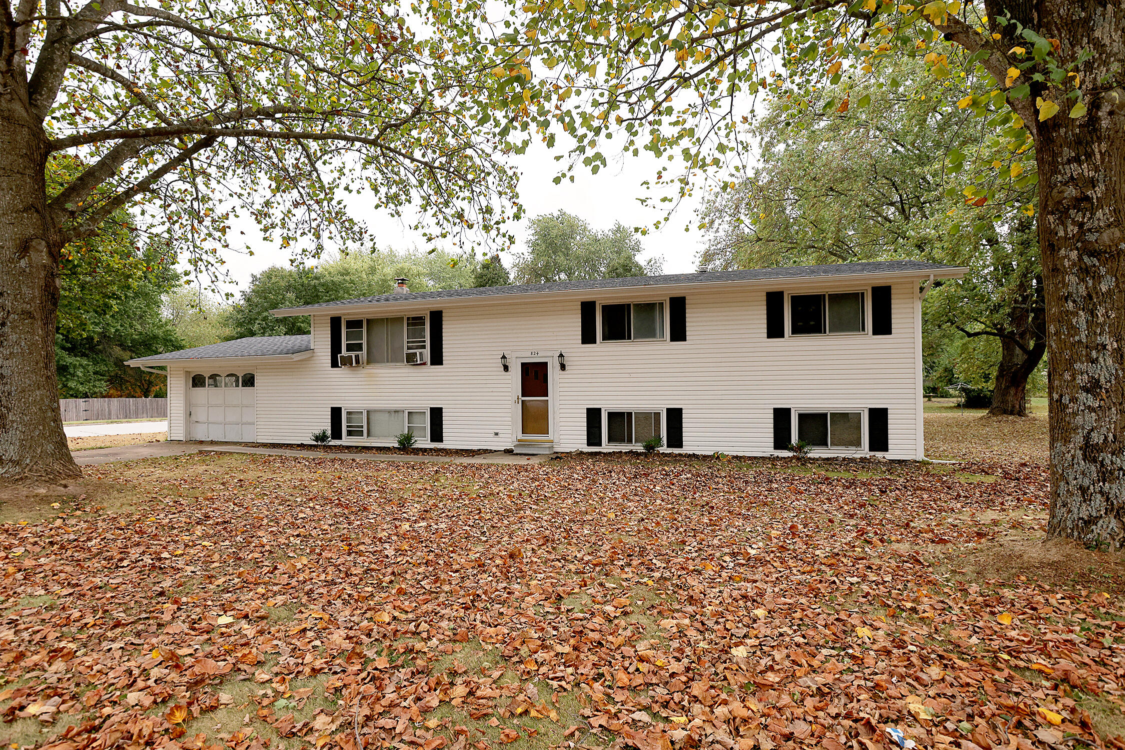 824 East Burford Street Property Photo 2