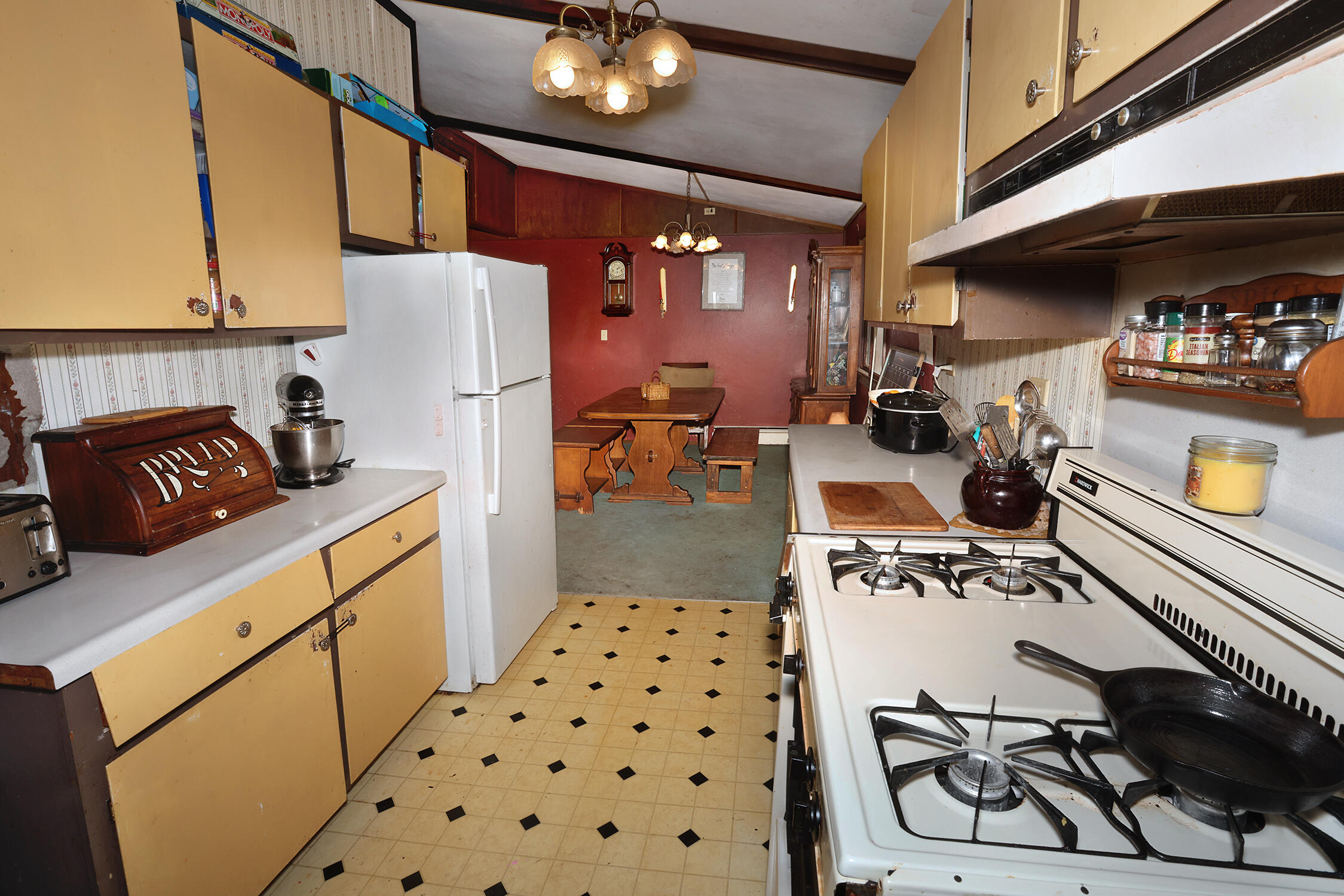 824 East Burford Street Property Photo 5