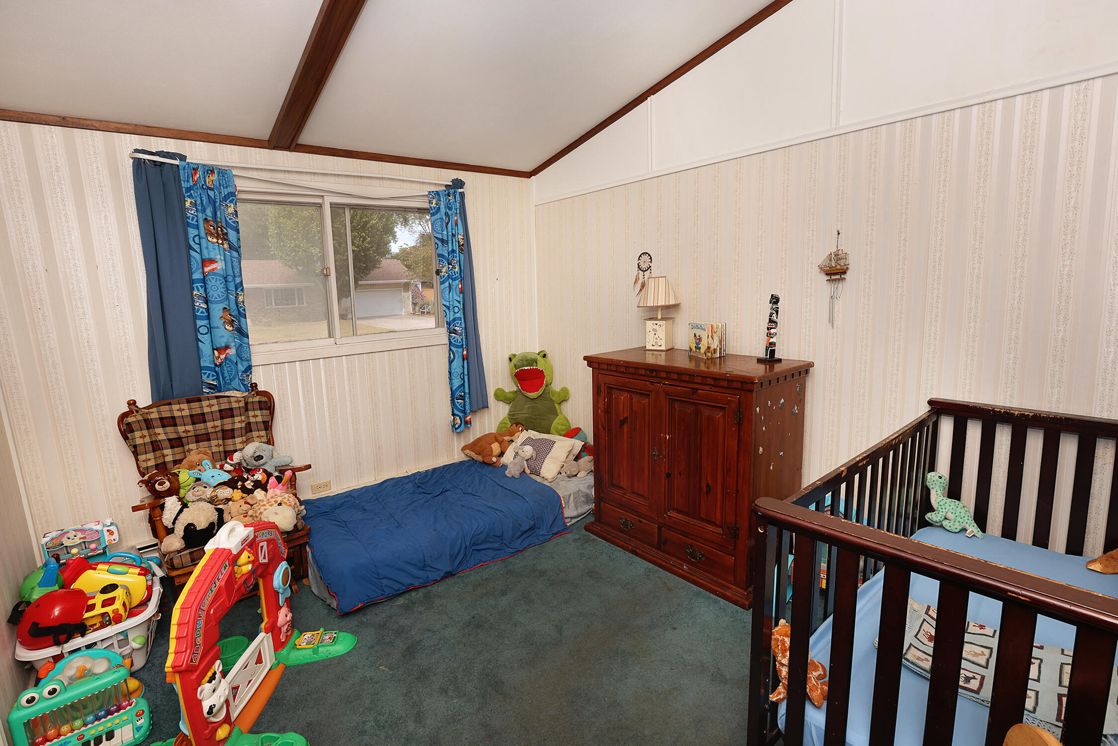 824 East Burford Street Property Photo 9